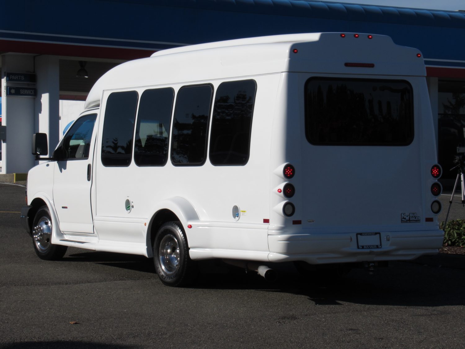2011 Chevrolet Turtle Top 13 Passenger Shuttle Bus - S16003 - Image 4