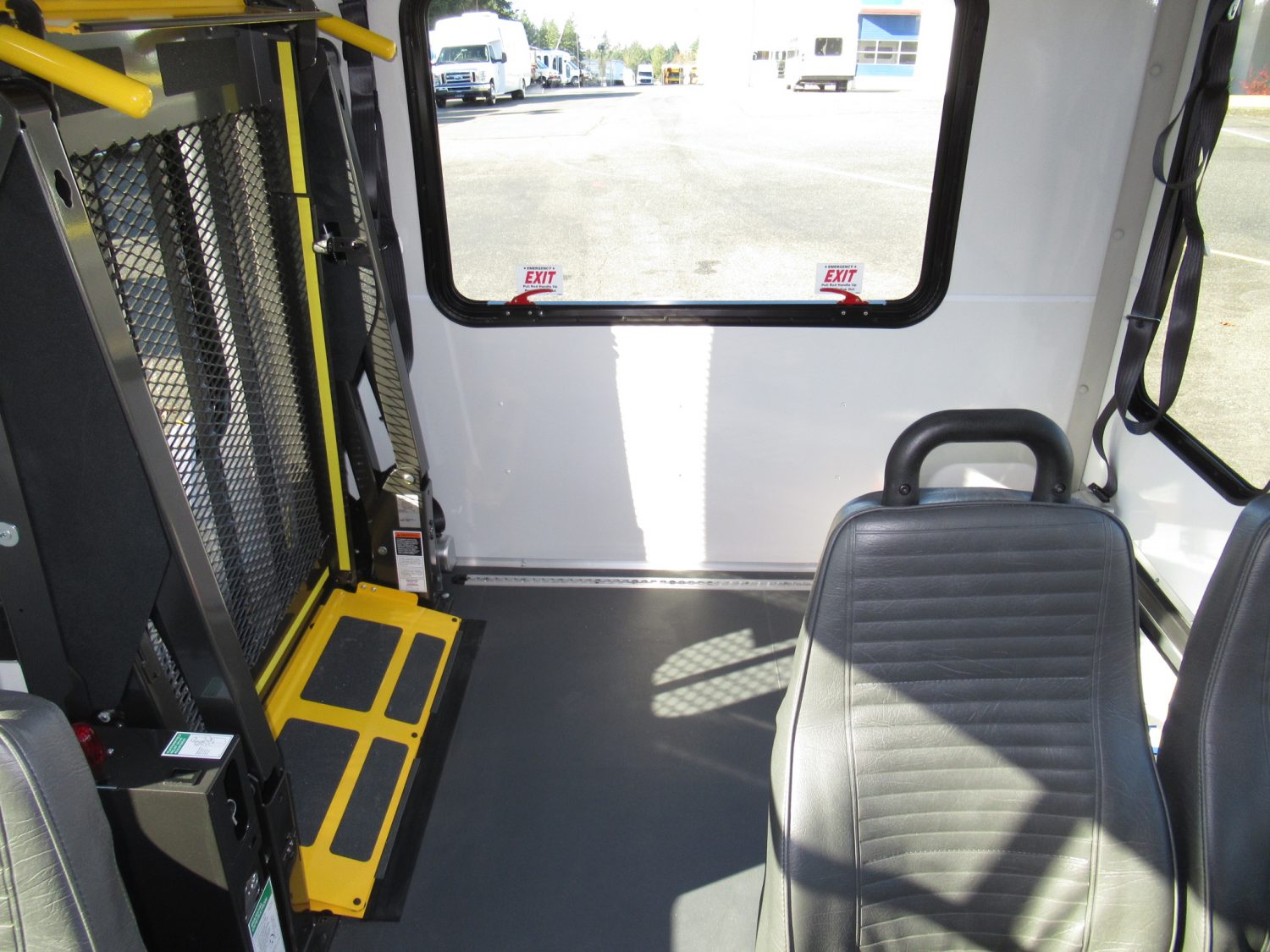 2019 Ford Starcraft Starlite 8 Passenger + 2 Wheelchairs Shuttle Bus - S67298 - Image 7