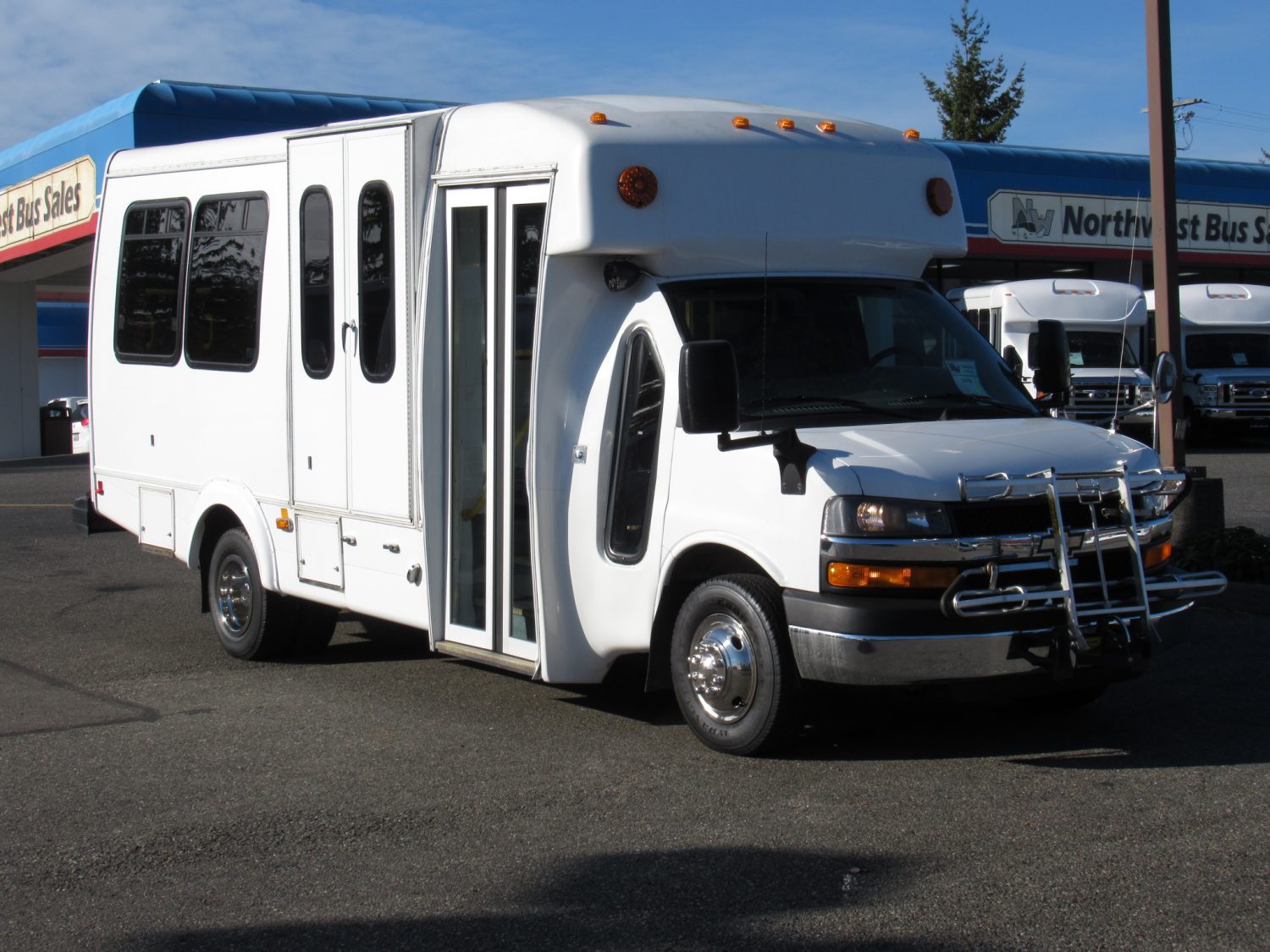 2013 Chevrolet Goshen 13 Passenger ADA Shuttle Bus - S24759