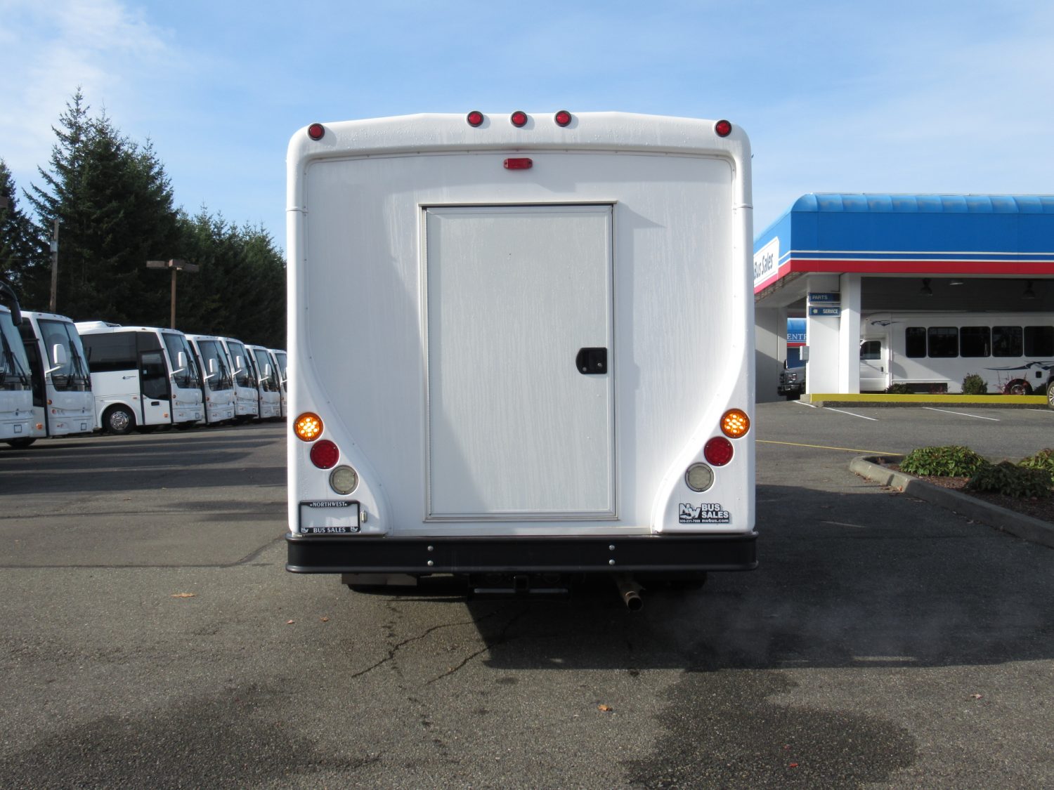 2016 Ford Goshen 25 Passenger + Rear Luggage Shuttle Bus - S21010 - Image 11