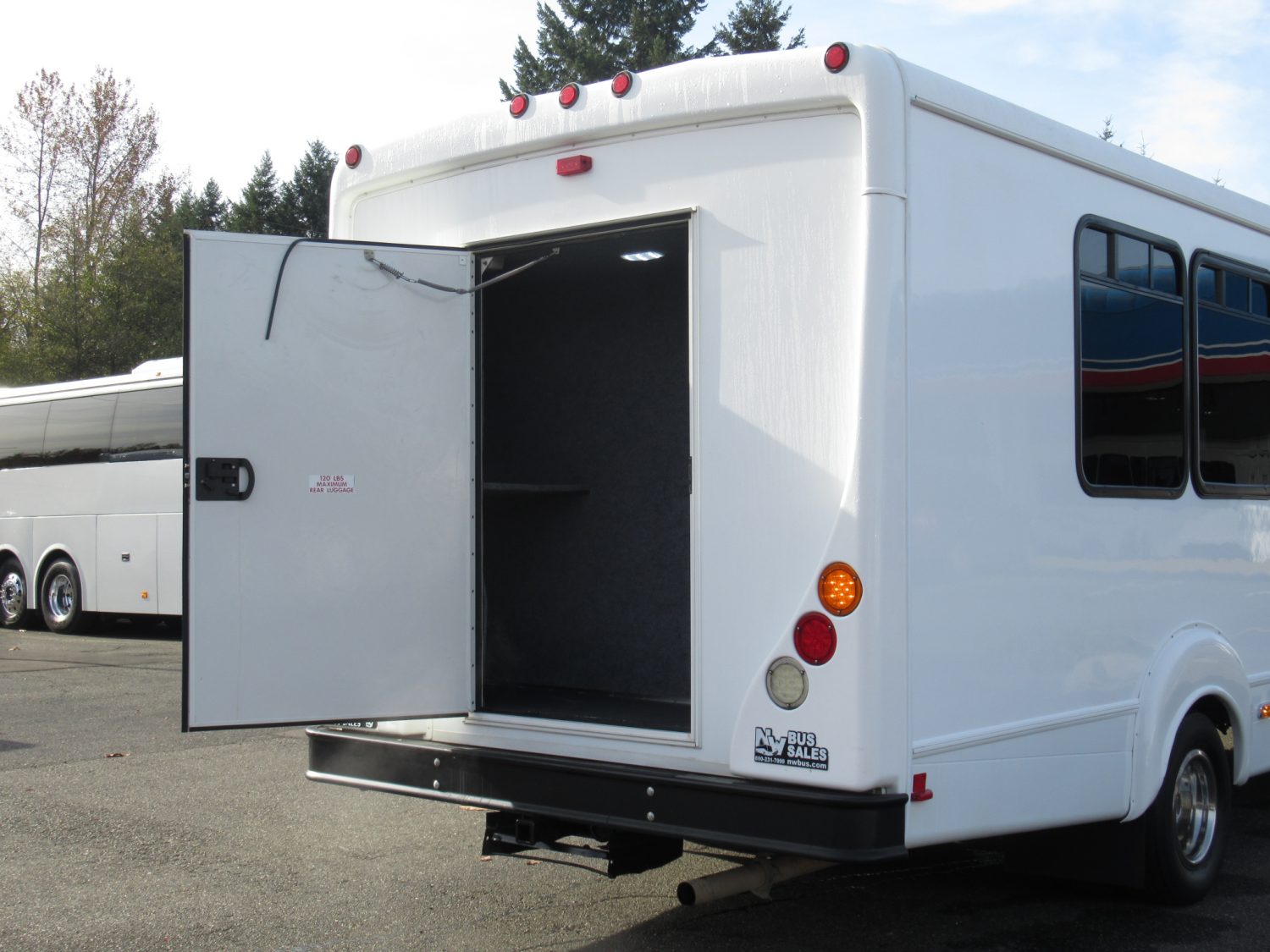 2016 Ford Goshen 25 Passenger + Rear Luggage Shuttle Bus - S21010 - Image 10