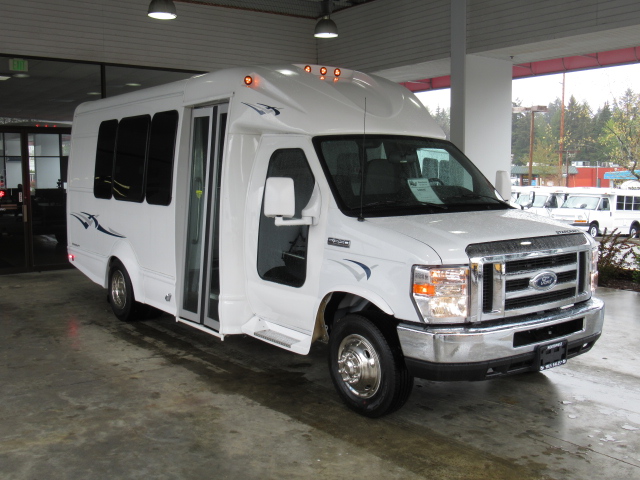 2019 Ford Starcraft Starquest - 14 Passenger w/Rear Luggage - S68888