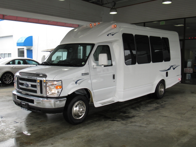 2019 Ford Starcraft Starquest - 14 Passenger w/Rear Luggage - S68888 - Image 2