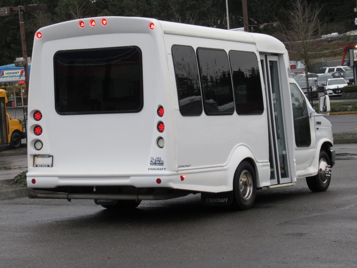 2014 Ford Starcraft Starquest - 14 Passenger Shuttle Bus - S46464 - Image 3