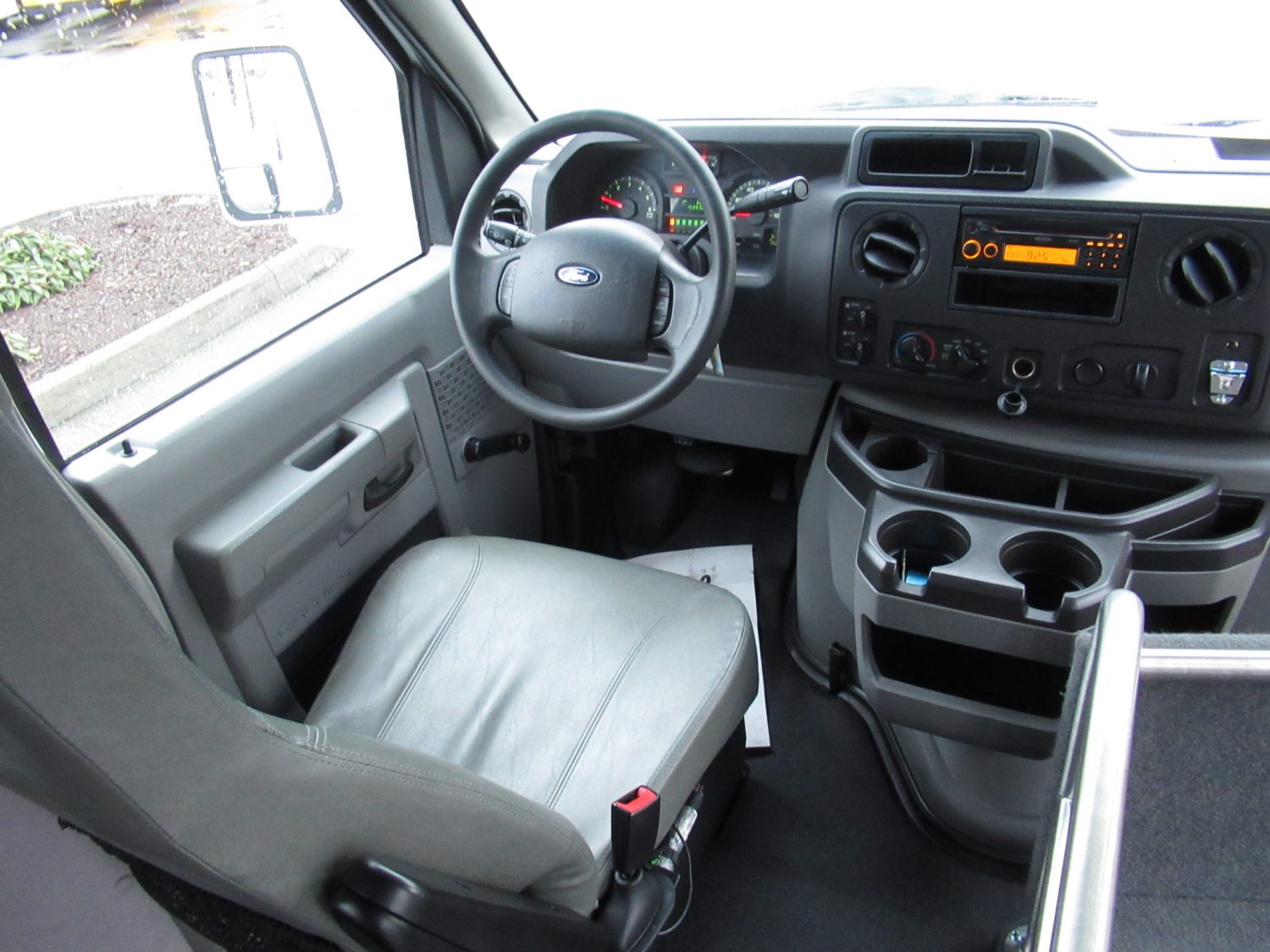 2014 Ford Starcraft Starquest - 14 Passenger Shuttle Bus - S46464 - Image 5