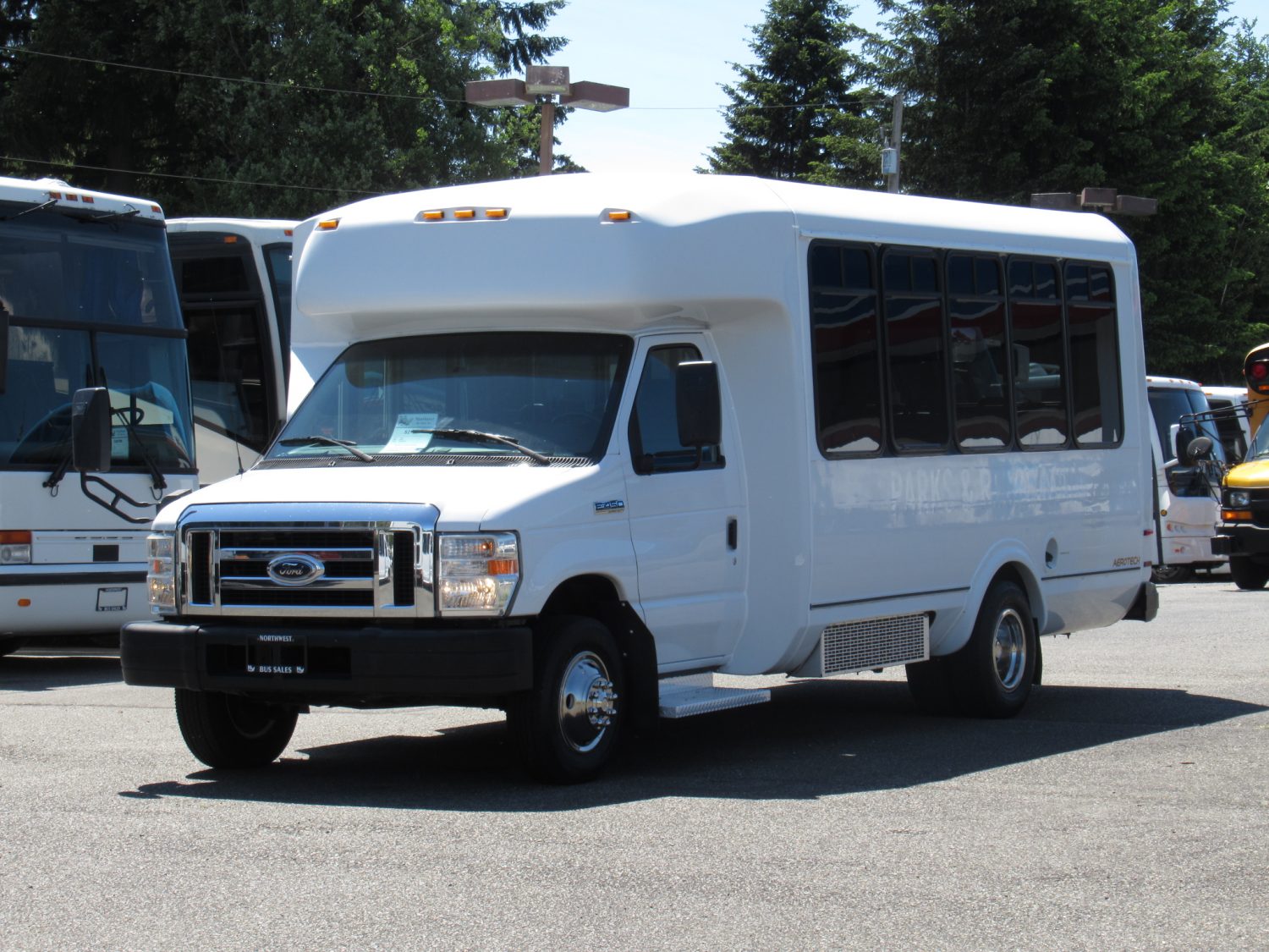 2009 Ford Eldorado Aerotech 12 + 2 ADA Shuttle Bus for Sale - S21257 - Image 2