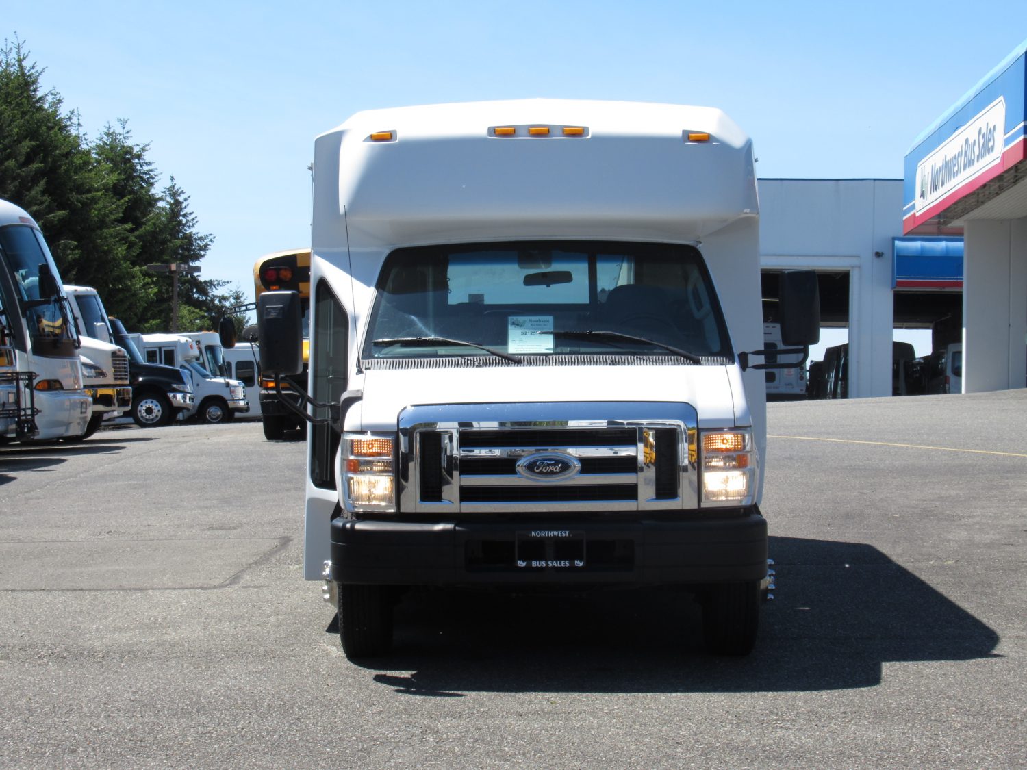 2009 Ford Eldorado Aerotech 12 + 2 ADA Shuttle Bus for Sale - S21257 - Image 11