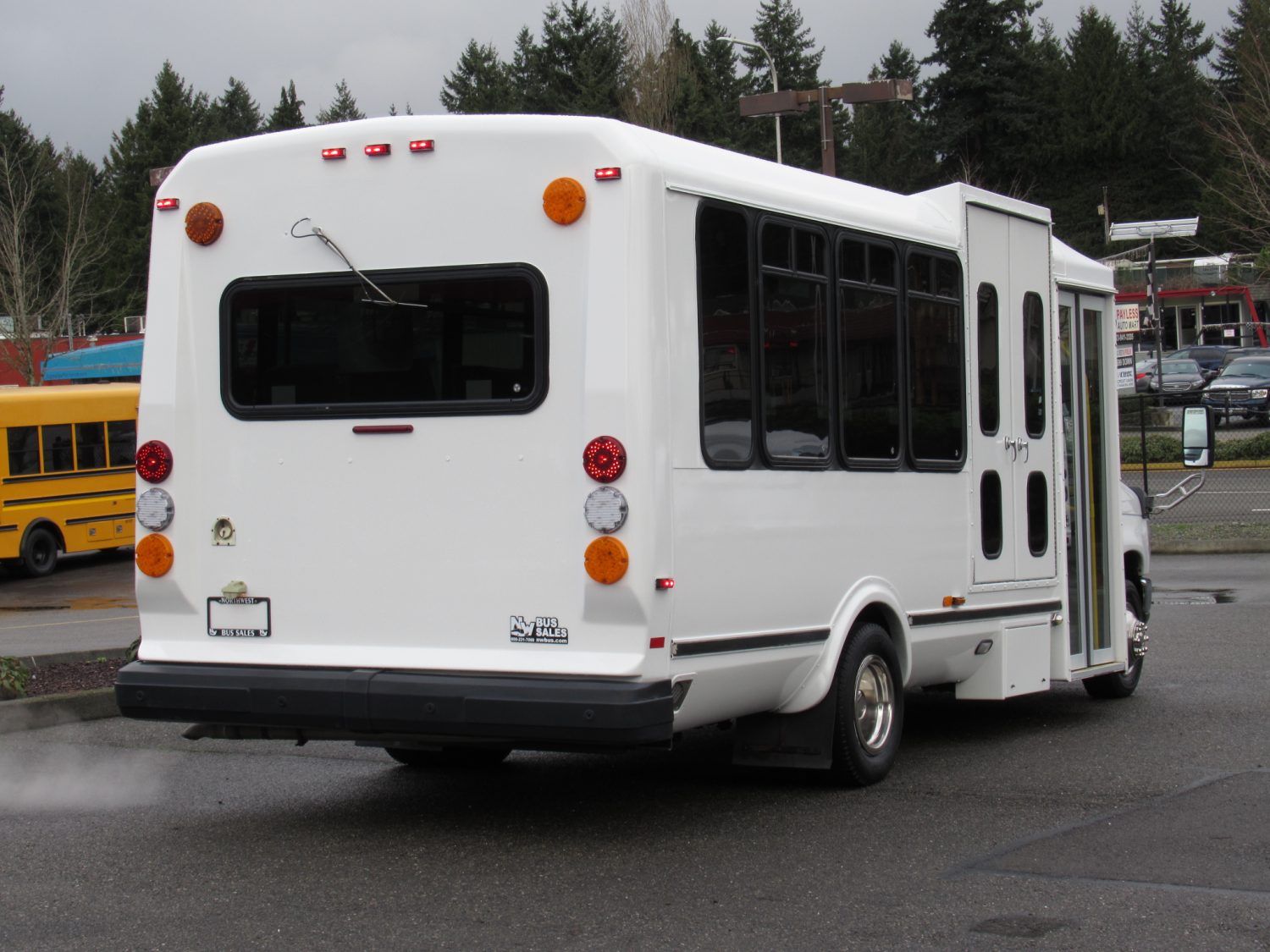 2012 Ford Eldorado Aerotech 13 Passenger ADA Shuttle Bus - S41452 - Image 3