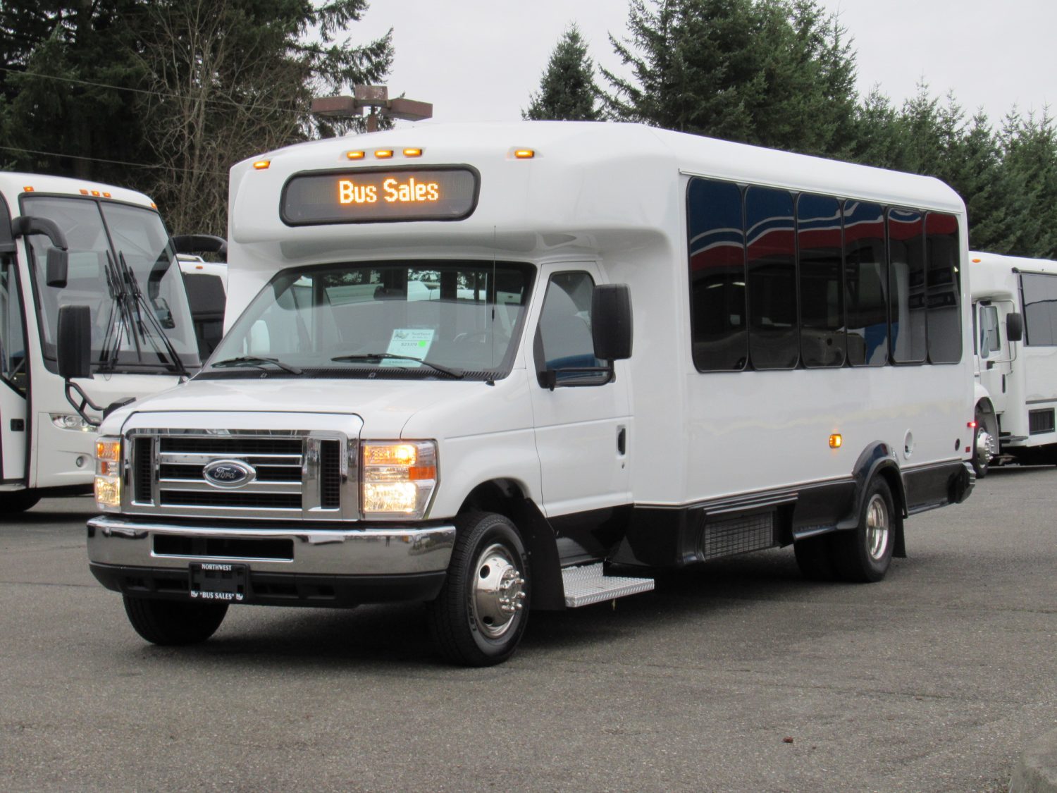 2016 Ford Eldorado Aerotech 14 Passenger Interior Luggage Shuttle Bus - S23370 - Image 2