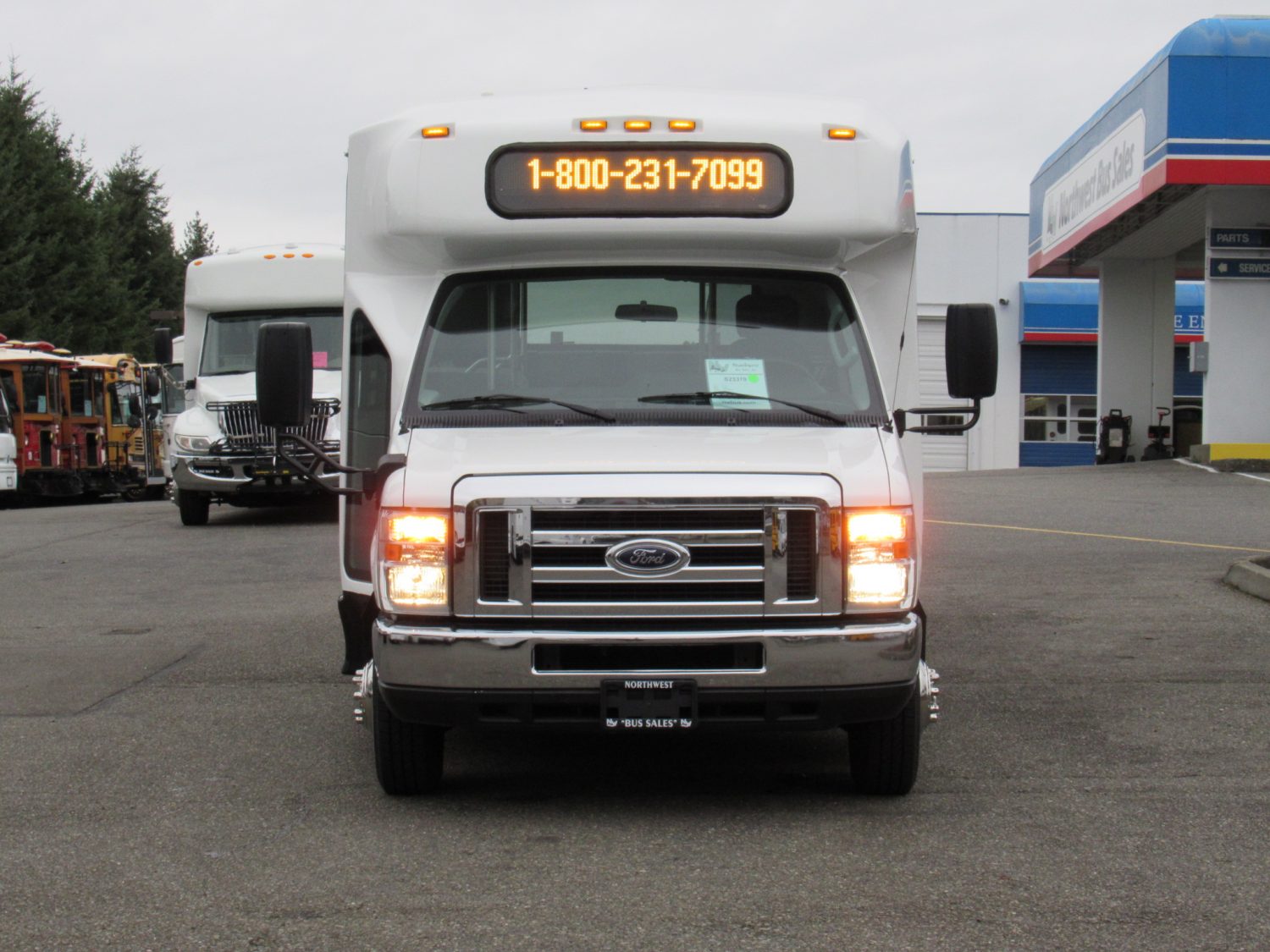 2016 Ford Eldorado Aerotech 14 Passenger Interior Luggage Shuttle Bus - S23370 - Image 12