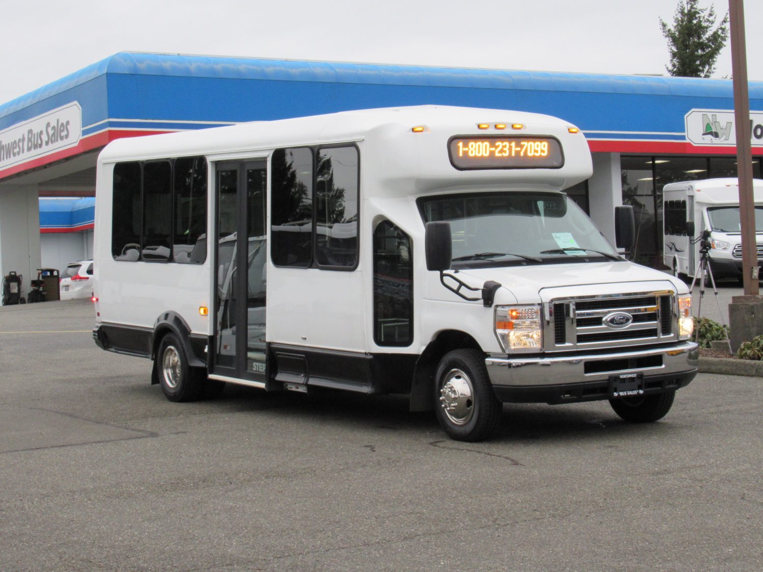 2016 Ford Eldorado Aerotech 14 Passenger Interior Luggage Shuttle Bus - S23370