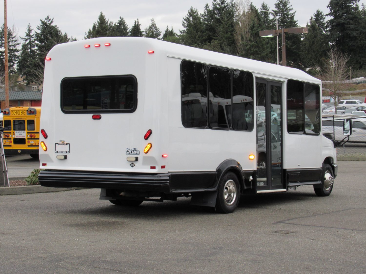 2016 Ford Eldorado Aerotech 14 Passenger Interior Luggage Shuttle Bus - S23370 - Image 3