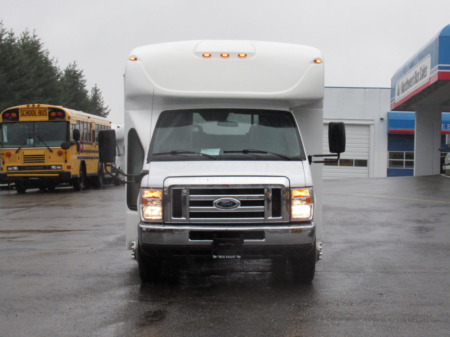 2017 Ford Starcraft Allstar 12 Passenger + 2 Wheelchairs Shuttle Bus - S29341 - Image 12