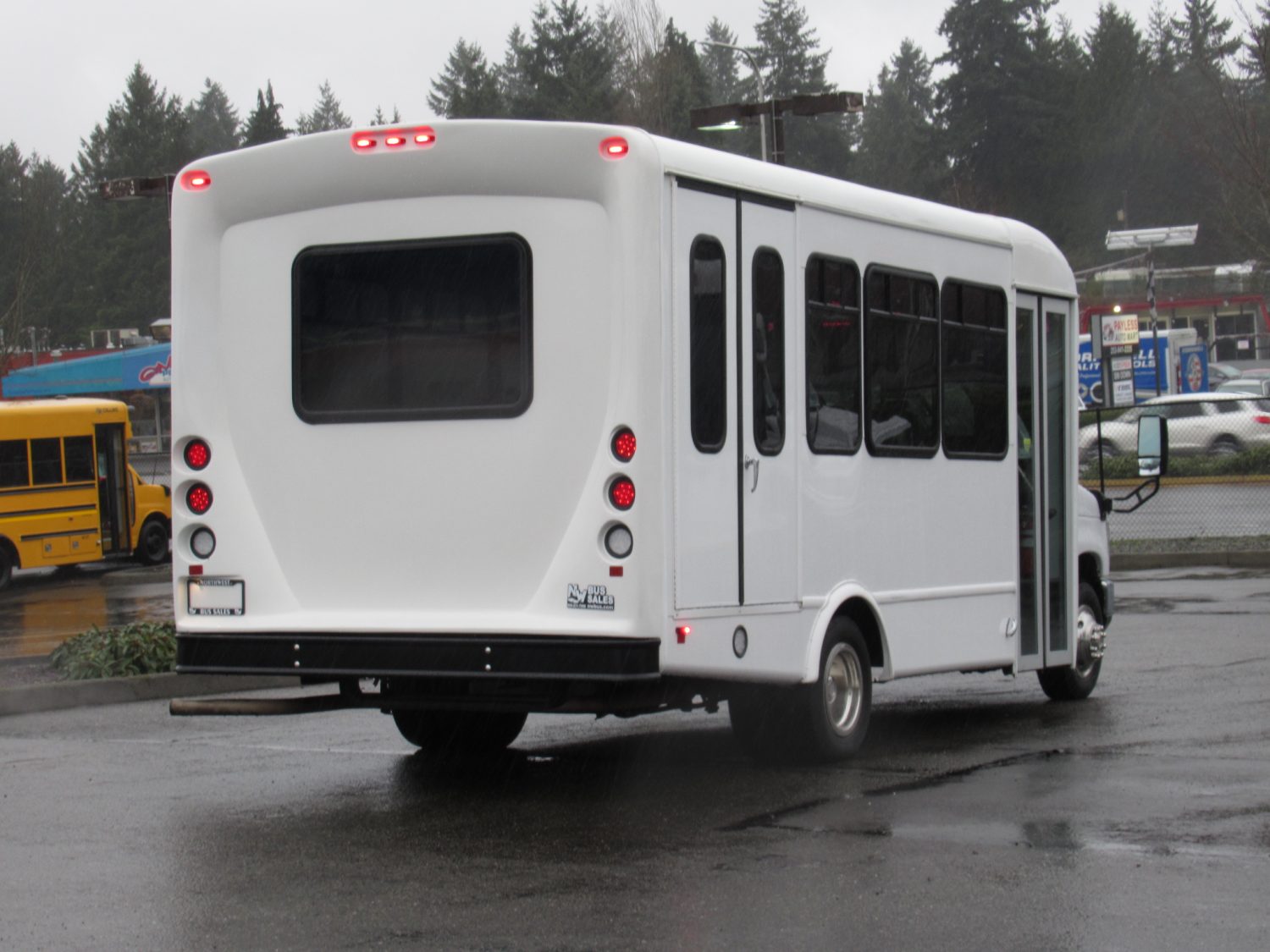 2017 Ford Starcraft Allstar 12 Passenger + 2 Wheelchairs Shuttle Bus - S29341 - Image 3