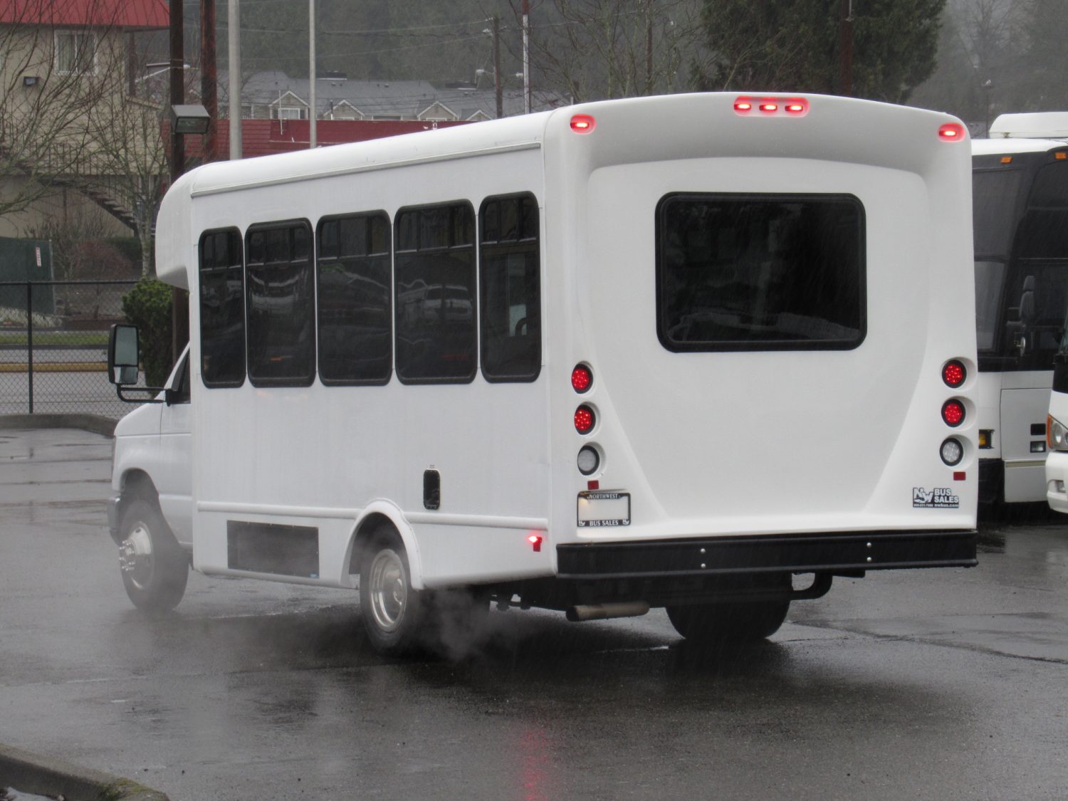 2017 Ford Starcraft Allstar 12 Passenger + 2 Wheelchairs Shuttle Bus - S29341 - Image 4