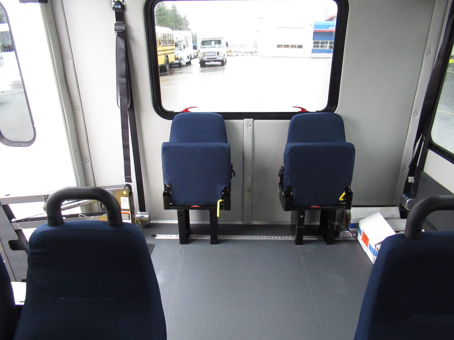 2017 Ford Starcraft Allstar 12 Passenger + 2 Wheelchairs Shuttle Bus - S29341 - Image 7