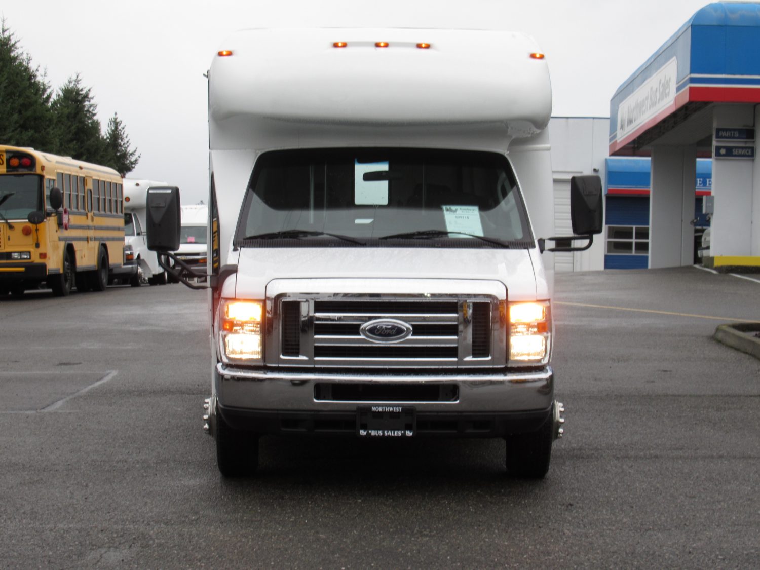 2009 Ford Startrans Senator 16+2 ADA Shuttle Bus - S25115 - Image 12