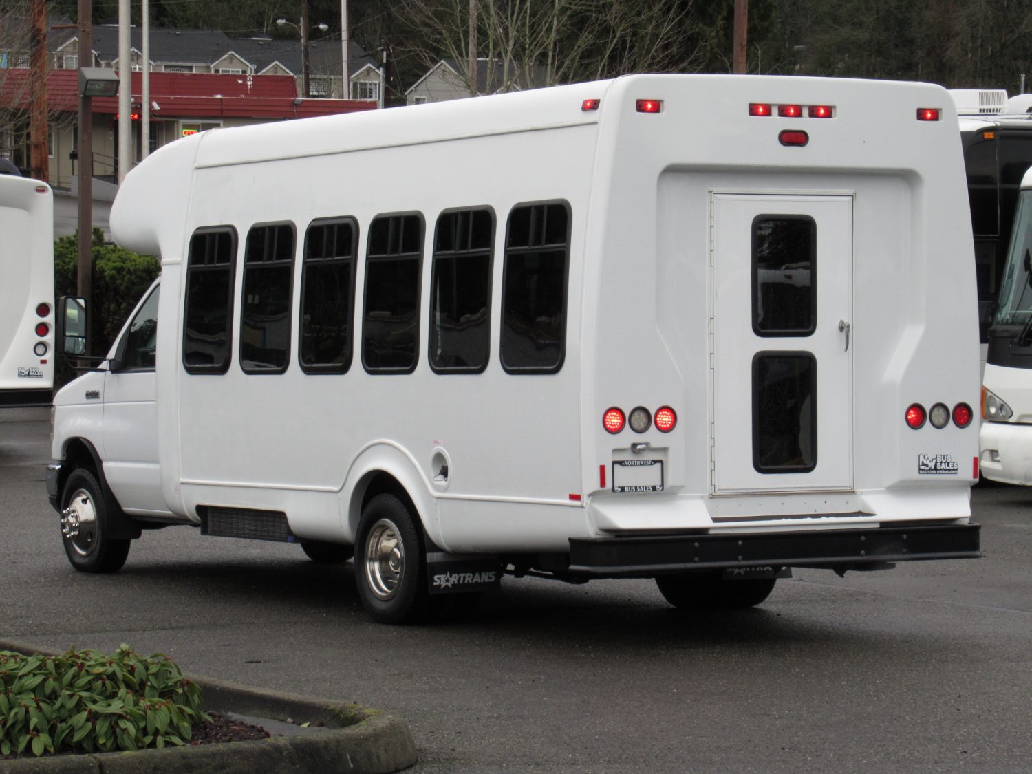 2009 Ford Startrans Senator 16+2 ADA Shuttle Bus - S25115 - Image 4