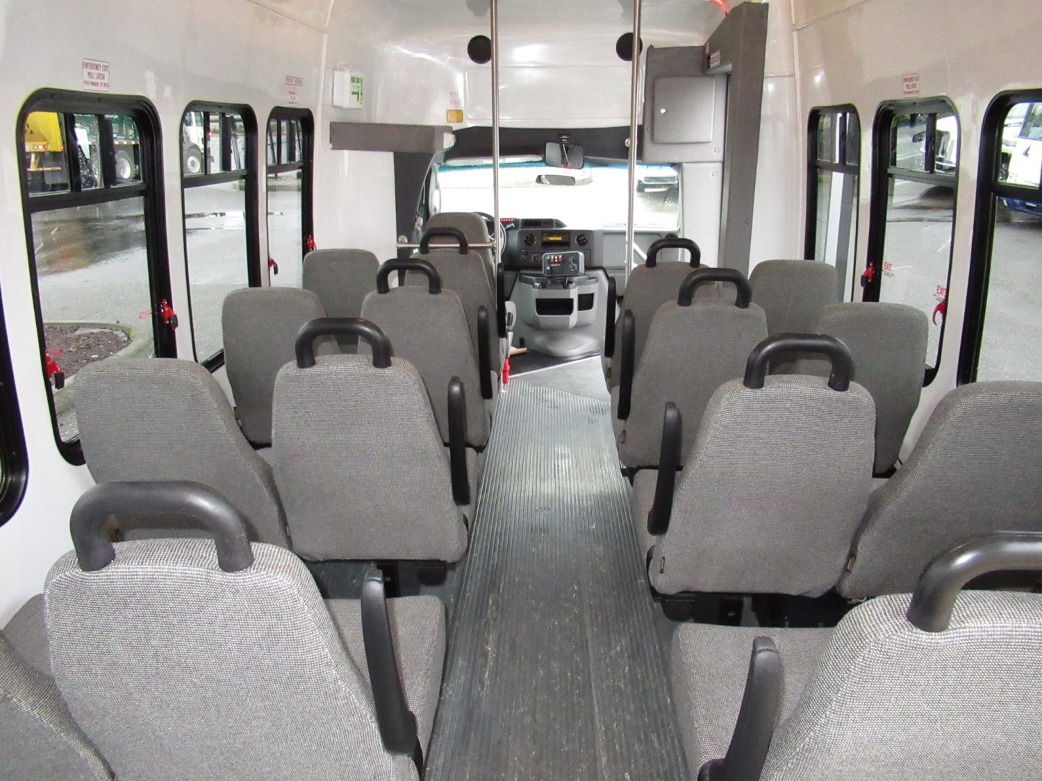 2009 Ford Startrans Senator 16+2 ADA Shuttle Bus - S25115 - Image 8