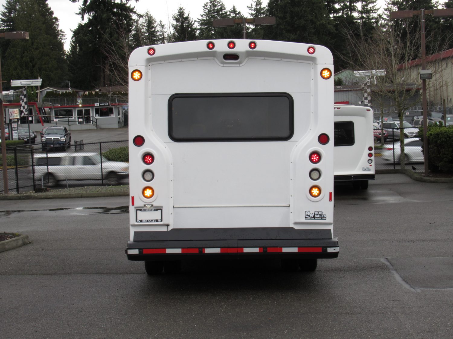 2010 Chevrolet Startrans 10 Passenger ADA Shuttle Bus - S21755 - Image 11