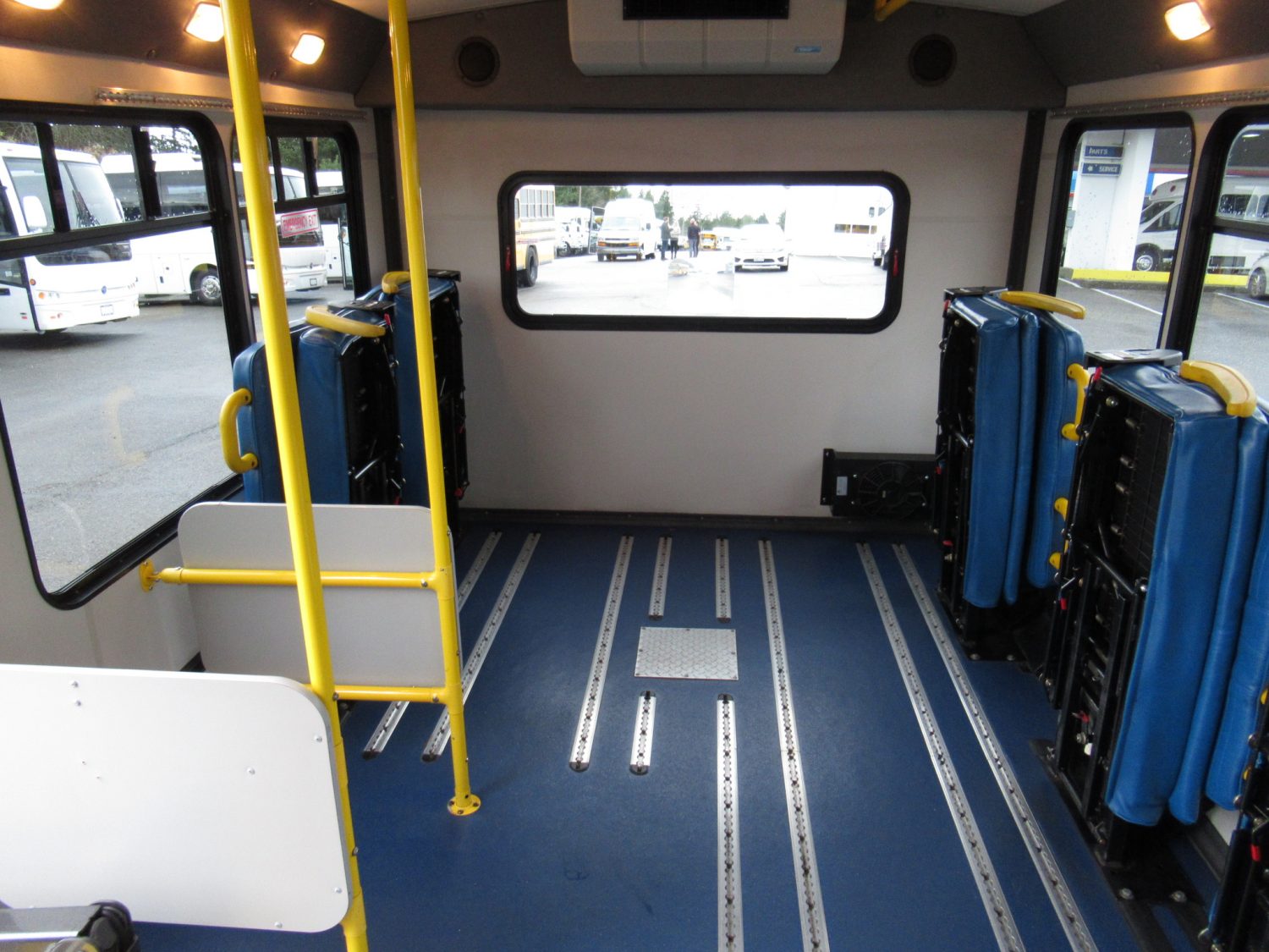 2010 Chevrolet Startrans 10 Passenger ADA Shuttle Bus - S21755 - Image 6