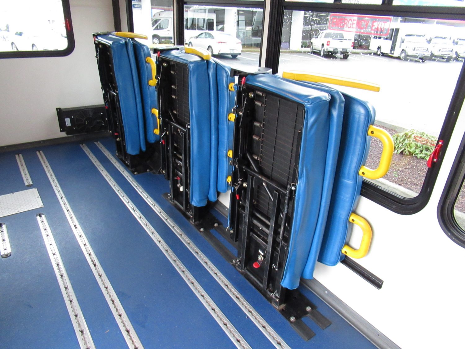 2010 Chevrolet Startrans 10 Passenger ADA Shuttle Bus - S21755 - Image 7