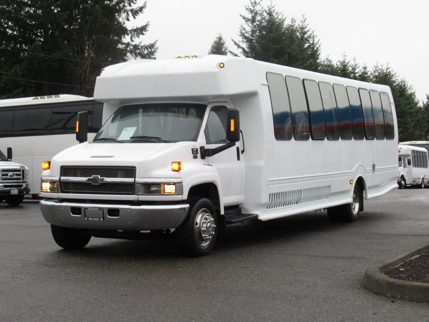 2008 Chevrolet TurtleTop 28 Passenger + Rear Luggage - S14871 - Image 2