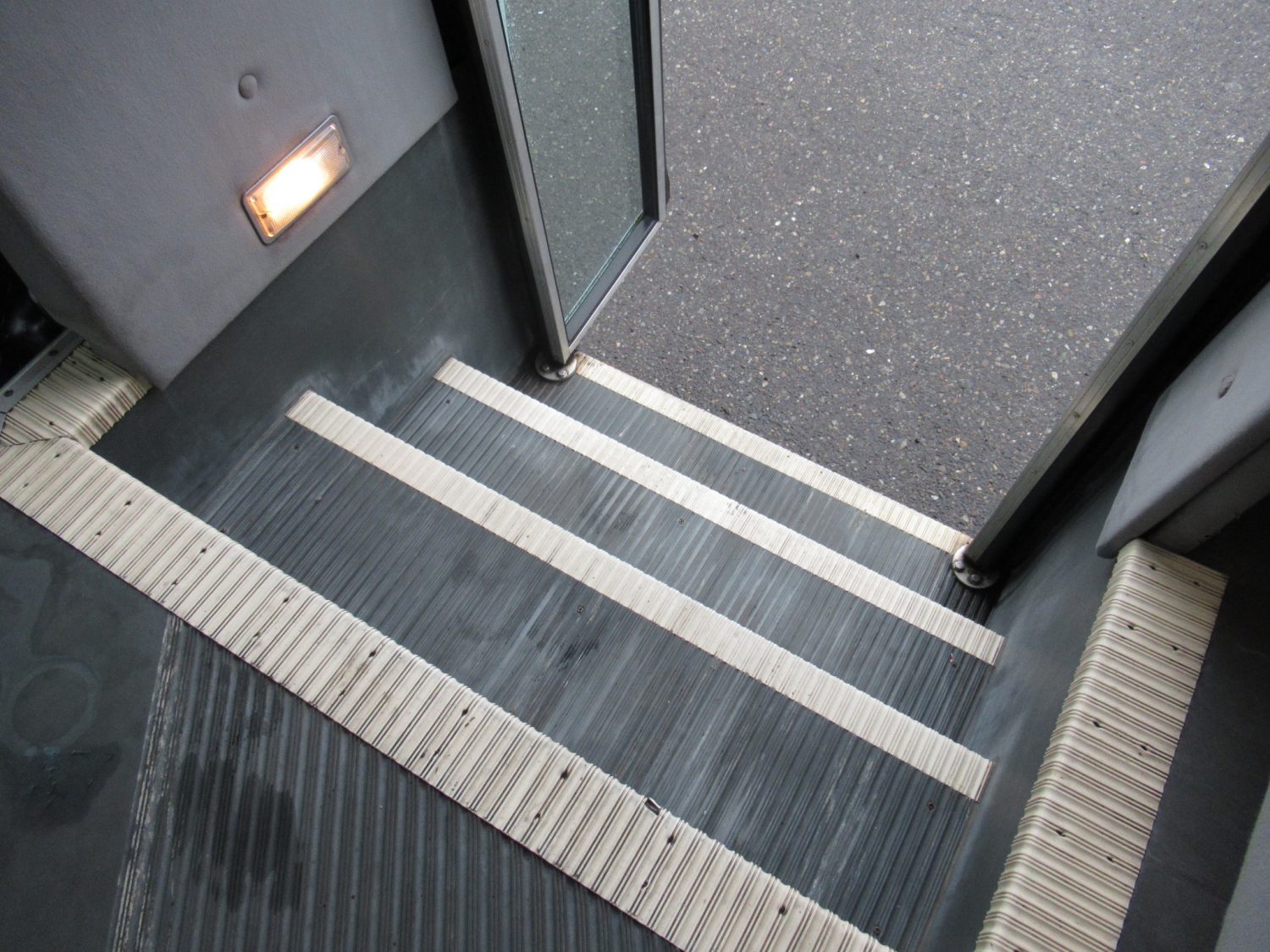 2008 Chevrolet TurtleTop 28 Passenger + Rear Luggage - S14871 - Image 10