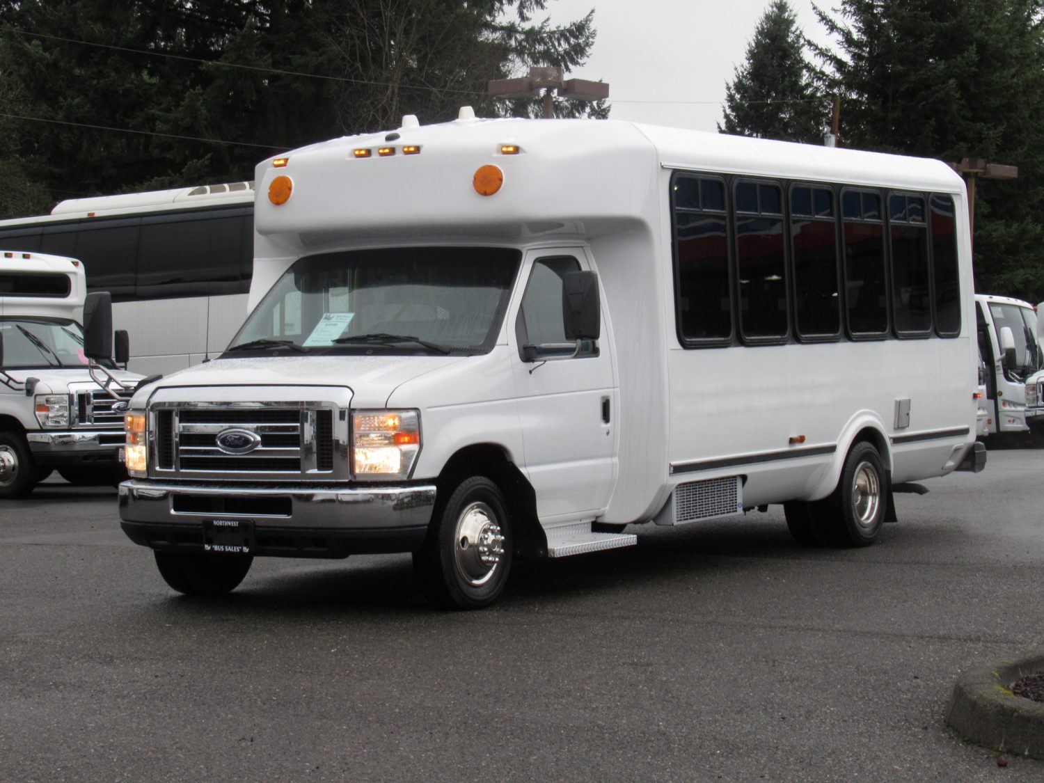 2012 Ford Eldorado Aerotech 13 Passenger + 1 Wheelchair Shuttle Bus - S13100 - Image 2