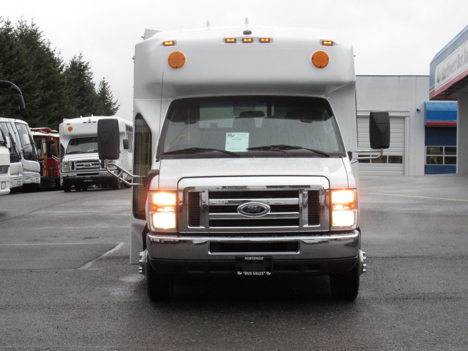 2012 Ford Eldorado Aerotech 13 Passenger + 1 Wheelchair Shuttle Bus - S13100 - Image 12