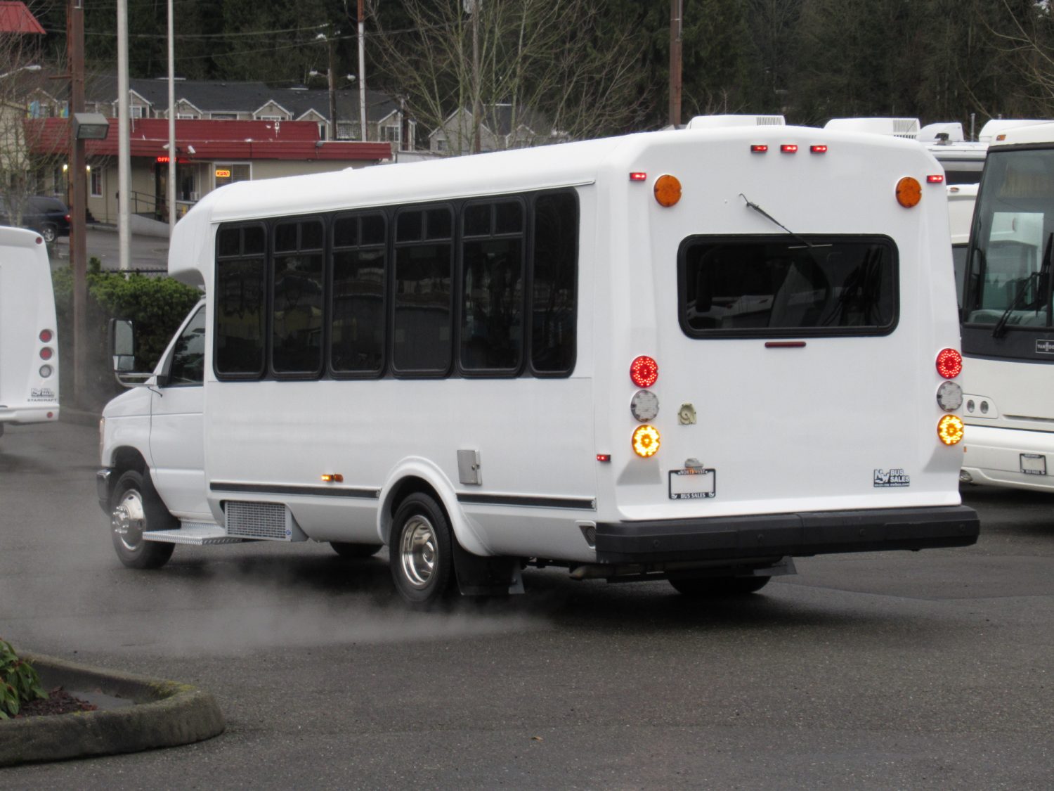 2012 Ford Eldorado Aerotech 13 Passenger + 1 Wheelchair Shuttle Bus - S13100 - Image 4