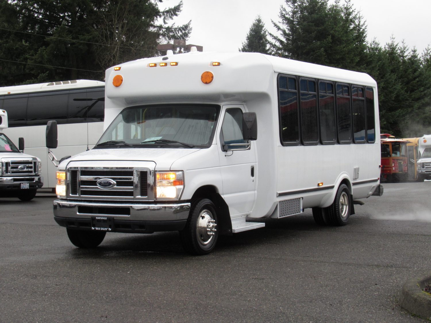 2012 Ford Eldorado Aerotech 13 Passenger ADA Shuttle Bus - S47150 - Image 2