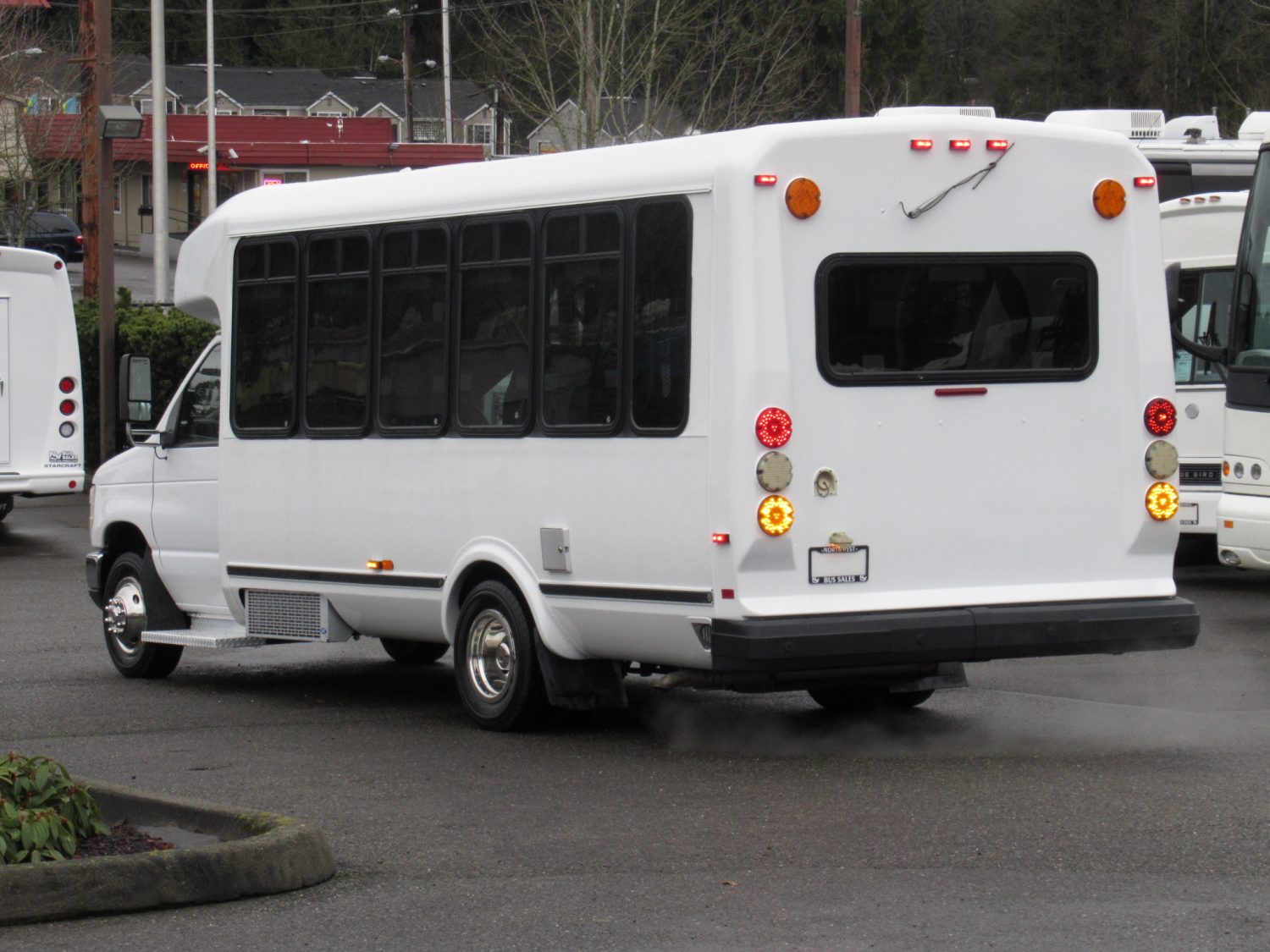 2012 Ford Eldorado Aerotech 13 Passenger ADA Shuttle Bus - S47150 - Image 4