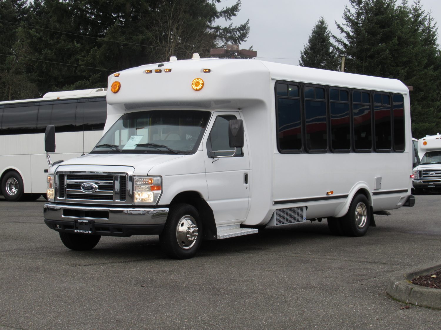 2012 Ford Eldorado Aerotech 13 Passenger ADA Shuttle Bus - S47151 - Image 2