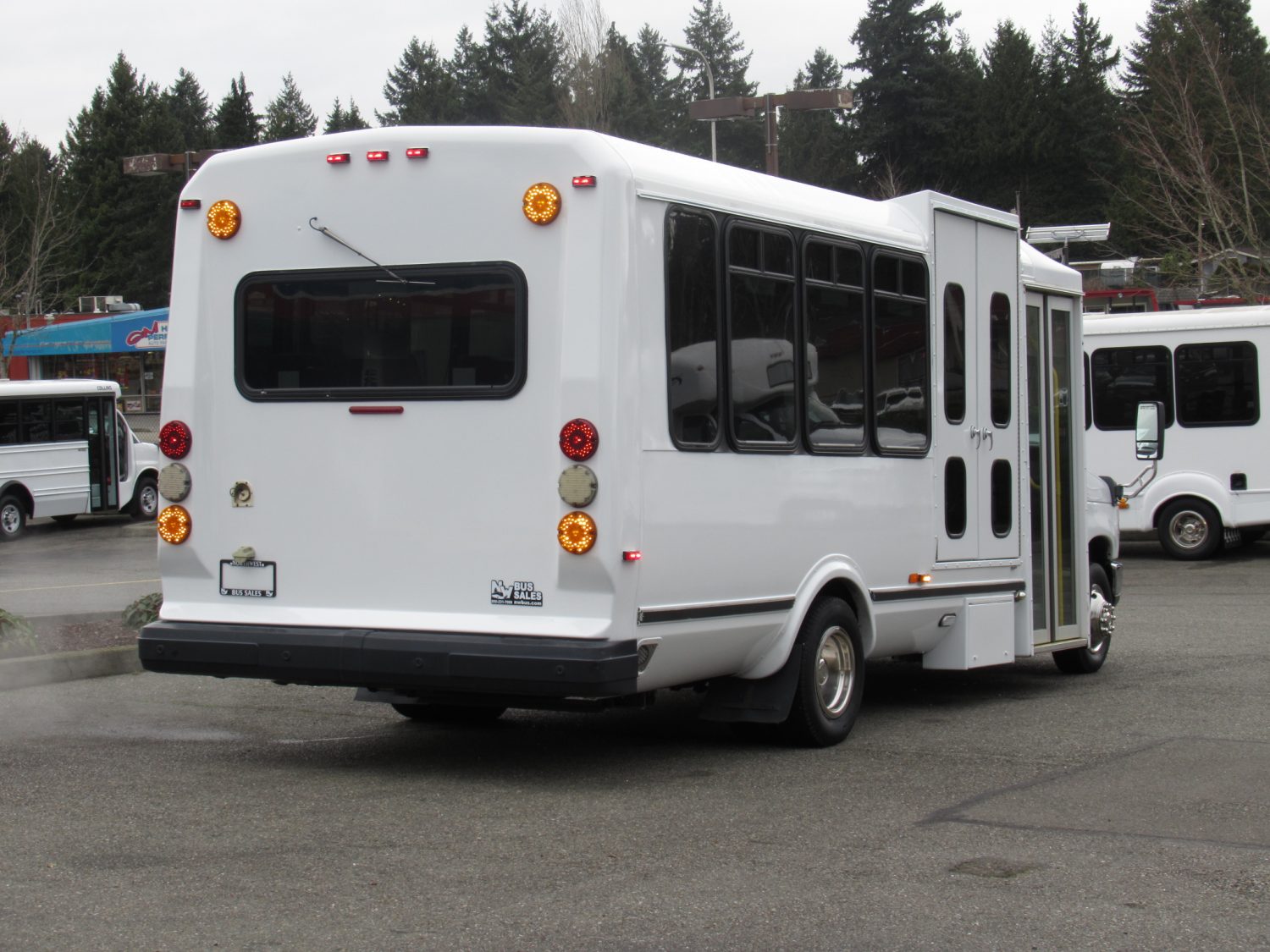 2012 Ford Eldorado Aerotech 13 Passenger ADA Shuttle Bus - S47151 - Image 3