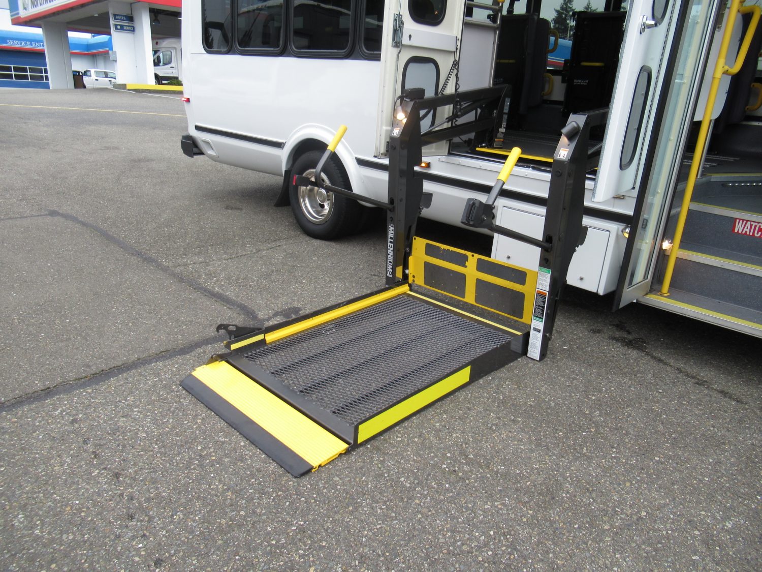 2012 Ford Eldorado Aerotech 13 Passenger ADA Shuttle Bus - S47151 - Image 11