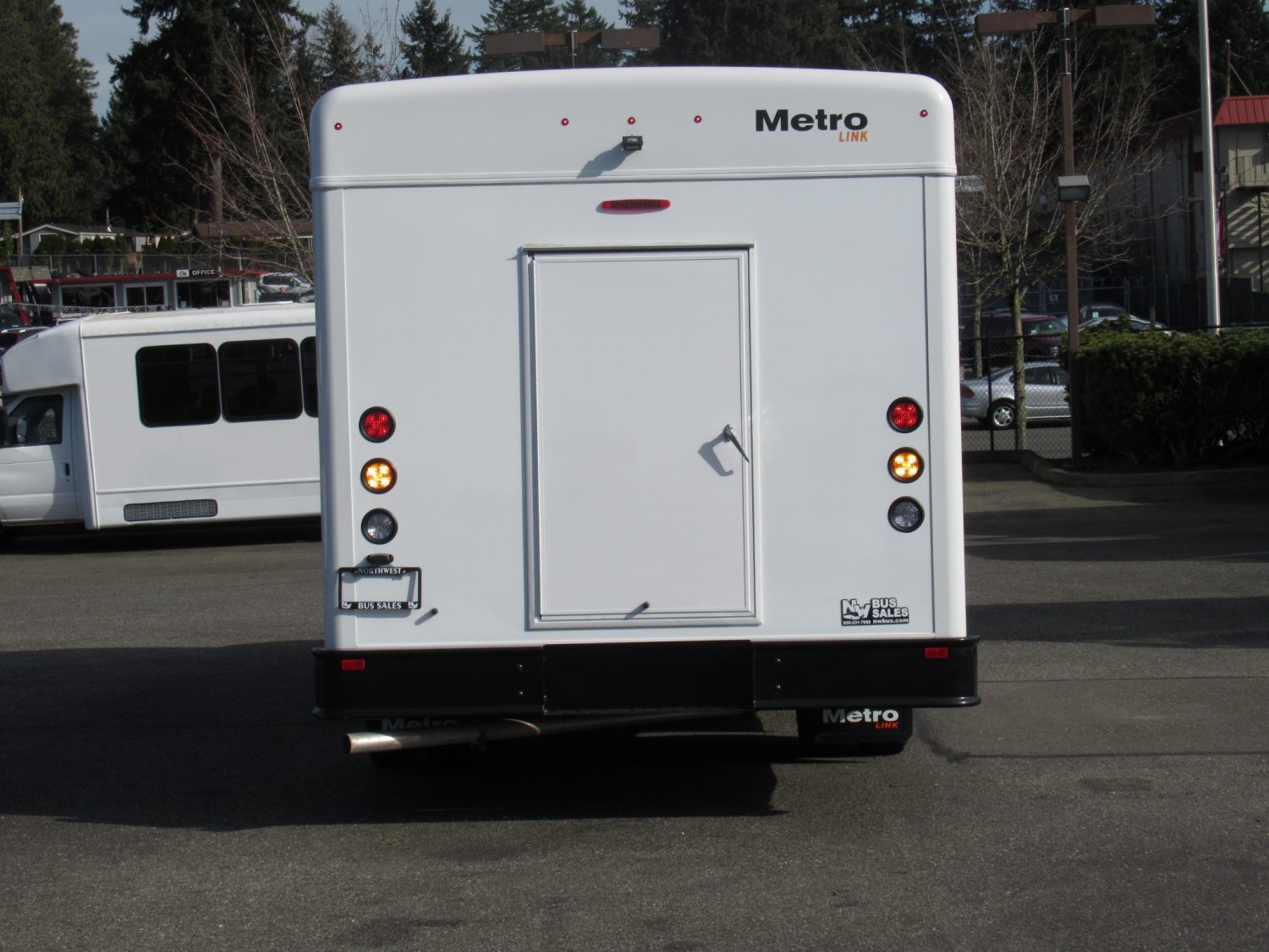 2018 Ford Metro Link 25 Passenger + Rear Luggage - S38175 - Image 9