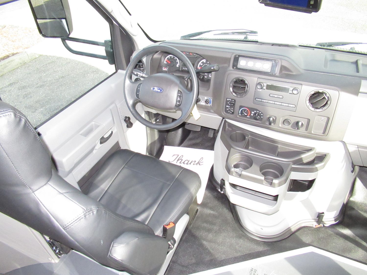 2018 Ford Metro Link 25 Passenger + Rear Luggage - S38175 - Image 3