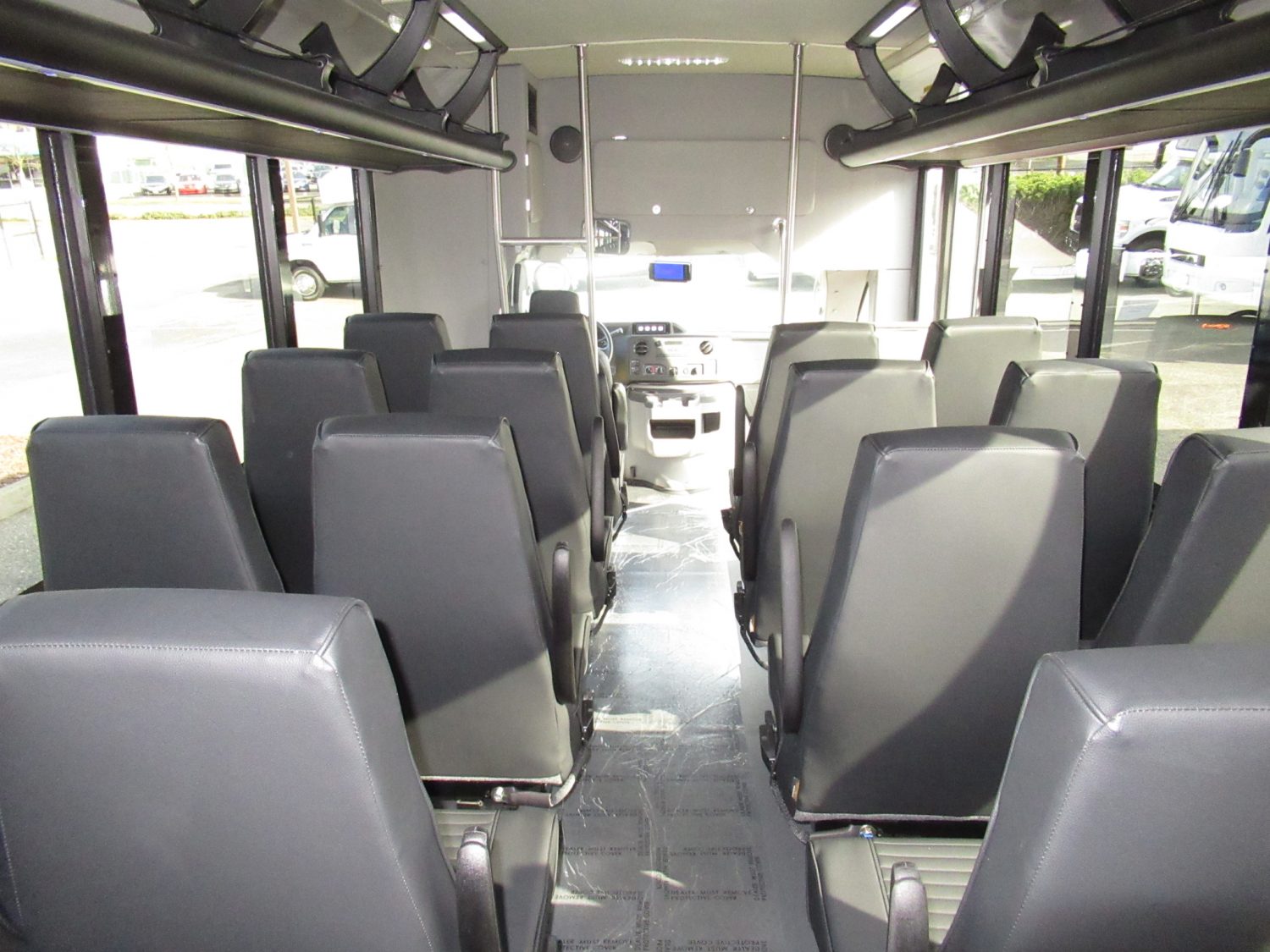 2018 Ford Metro Link 25 Passenger + Rear Luggage - S38175 - Image 6