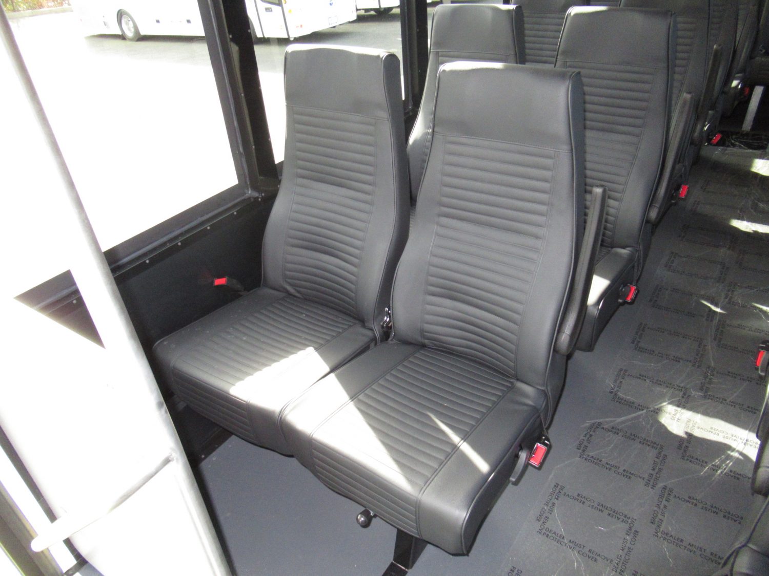 2018 Ford Metro Link 25 Passenger + Rear Luggage - S38175 - Image 7