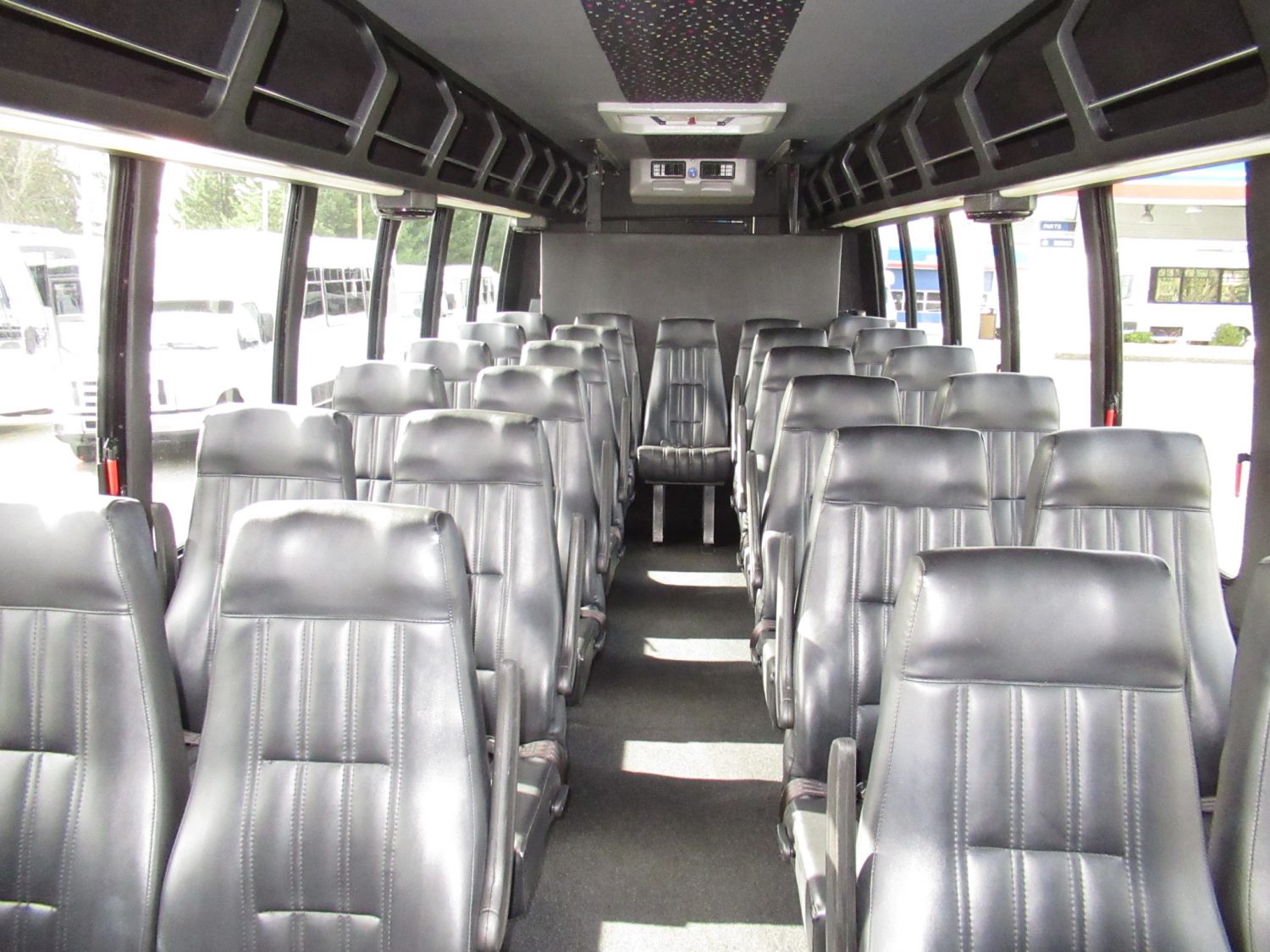 2011 Ford F-550 Krystal 28 Passenger + Rear Luggage - S67575 - Image 6