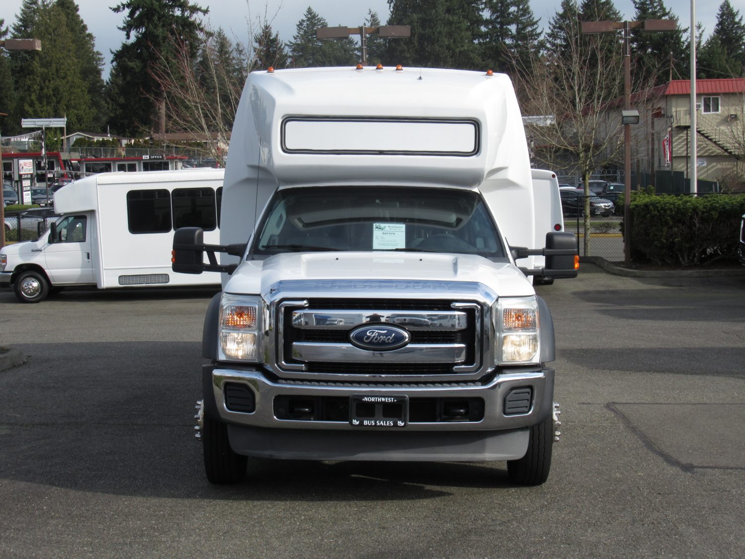 2011 Ford F-550 Krystal 28 Passenger + Rear Luggage - S67575 - Image 12