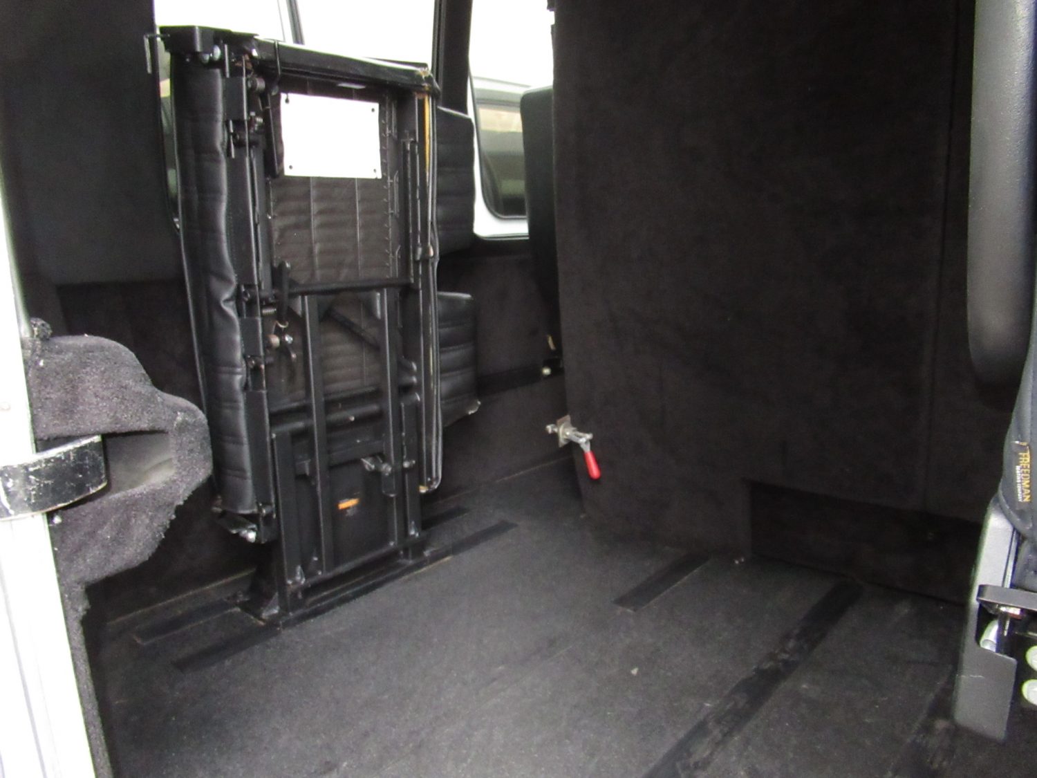 2011 Ford F-550 Krystal 28 Passenger + Rear Luggage - S67575 - Image 10