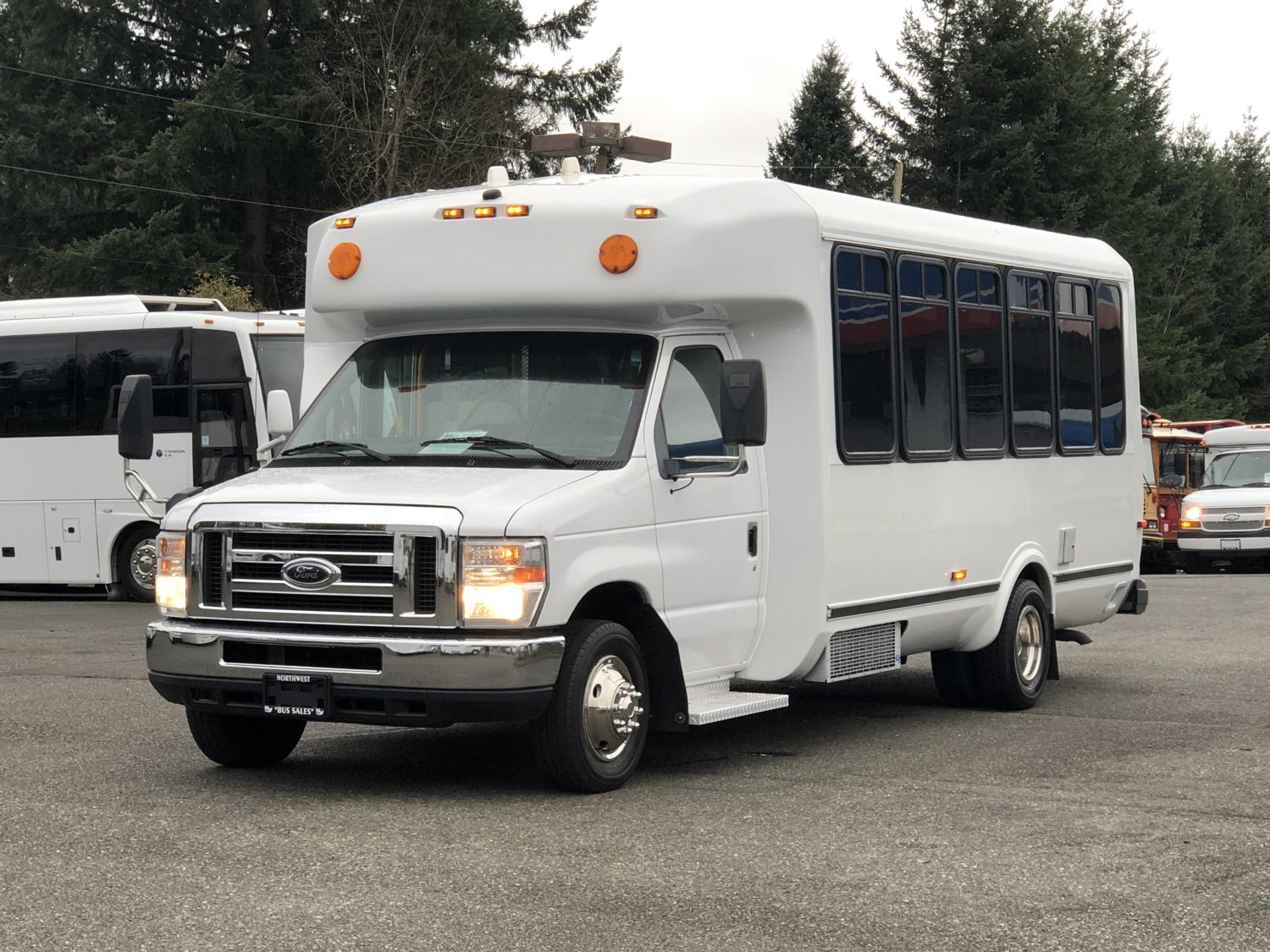 2012 Ford Eldorado Aerotech 13 Passenger ADA Shuttle Bus - S92828 - Image 2