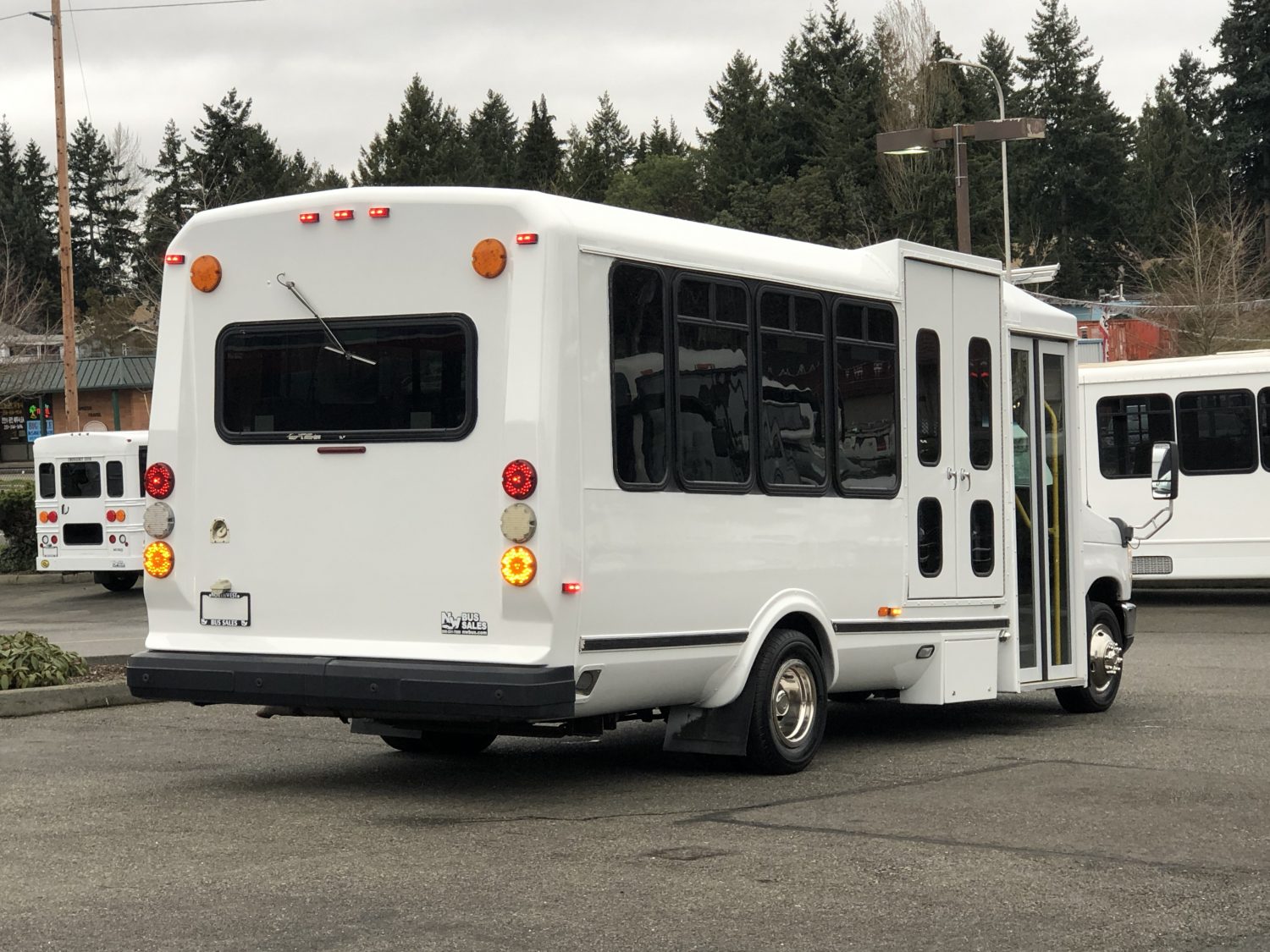 2012 Ford Eldorado Aerotech 13 Passenger ADA Shuttle Bus - S92828 - Image 3