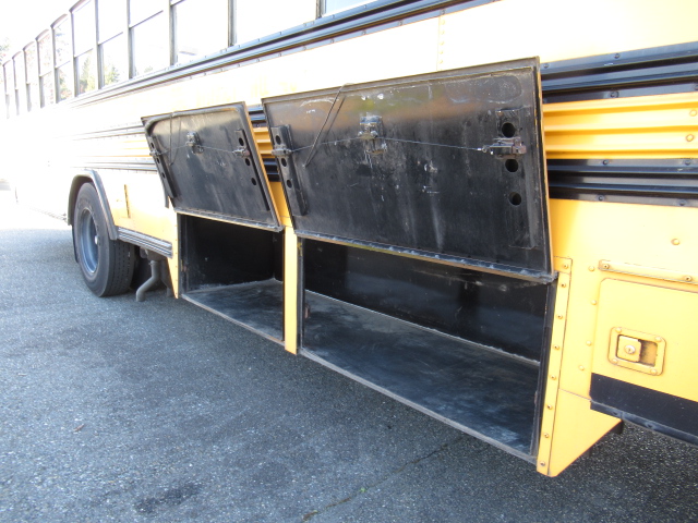 2001 Bluebird All American 84 Passenger School Bus - B99814 - Image 10