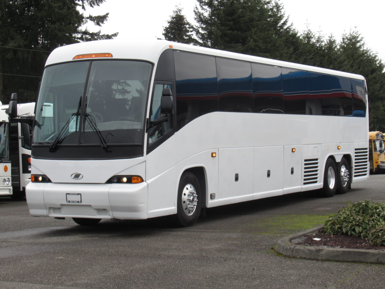 2005 MCI J4500 56 Passenger Coach Bus- C62783 - Image 2