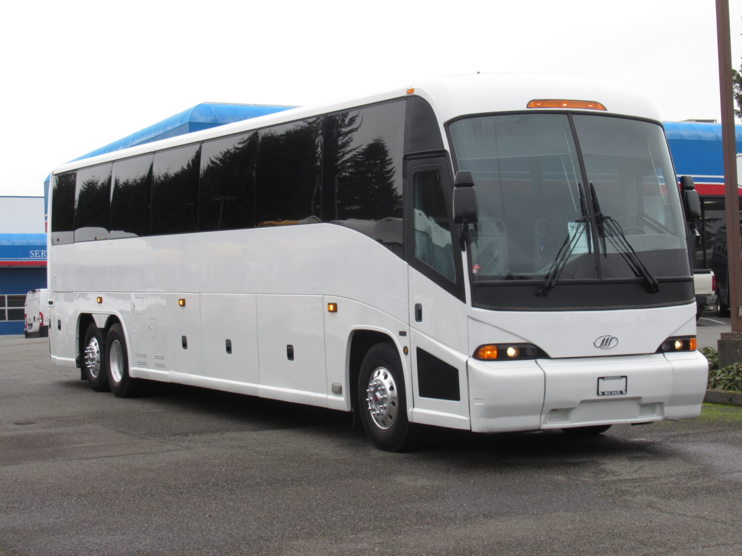 2005 MCI J4500 56 Passenger Coach Bus- C62783