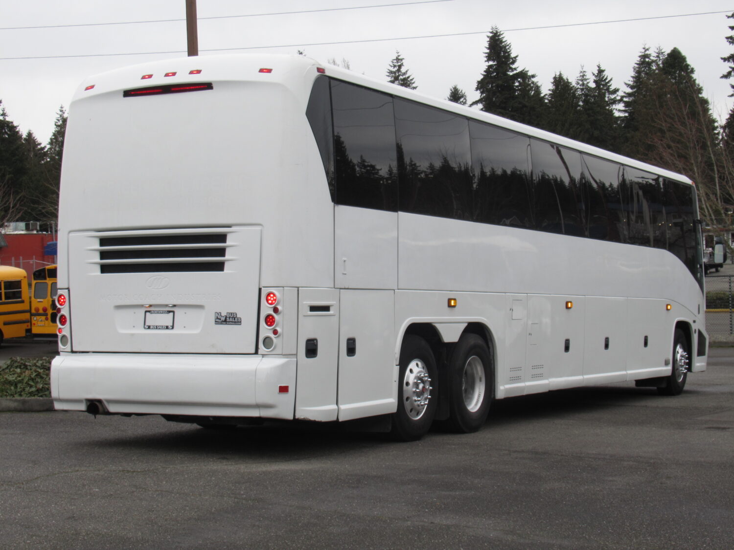 2005 MCI J4500 56 Passenger Coach Bus- C62783 - Image 3
