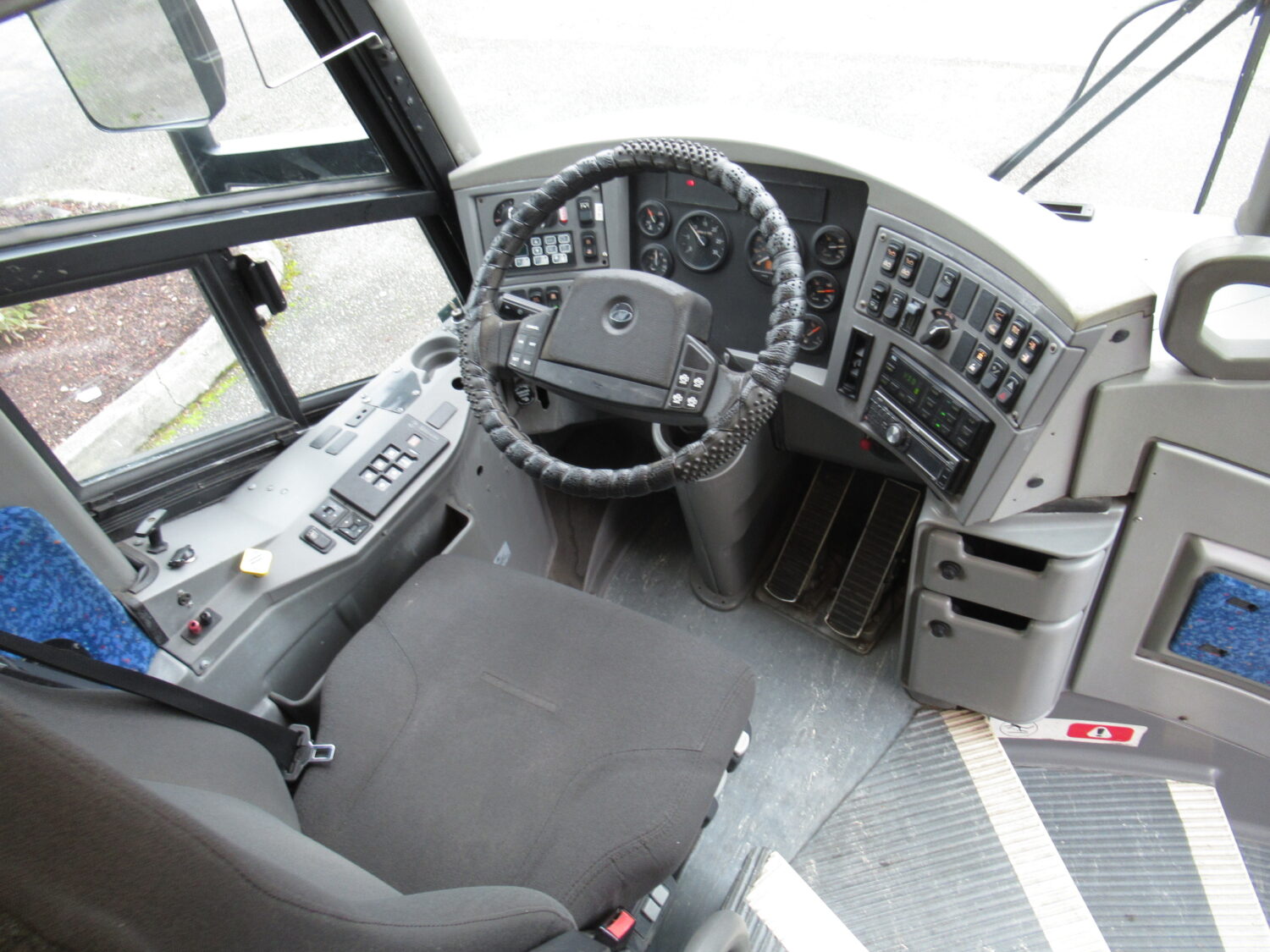 2005 MCI J4500 56 Passenger Coach Bus- C62783 - Image 5